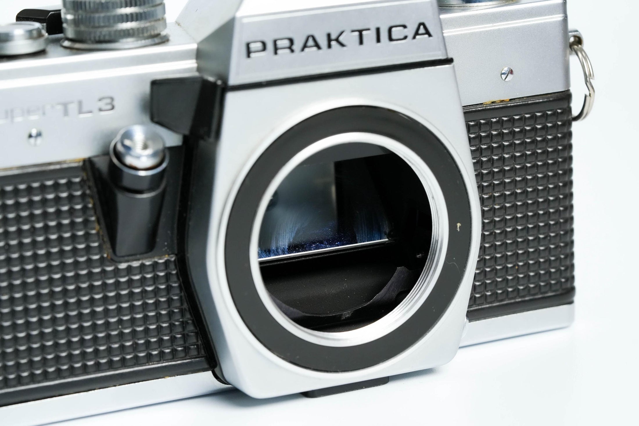 Praktica Super TL 3 + Pentacon 50mm f/1.8 – Classic SLR with free 35mm film