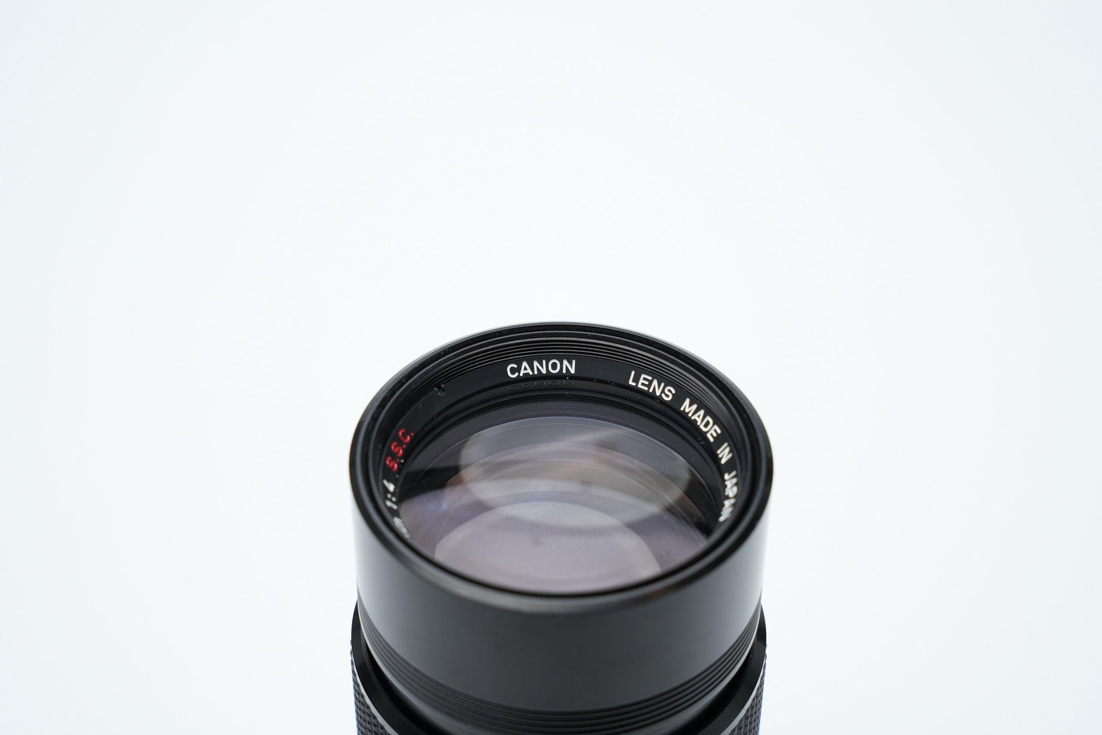 Canon FD 200mm f/4 S.S.C. Telelens - Iconic Optics with Cleaning Potential
