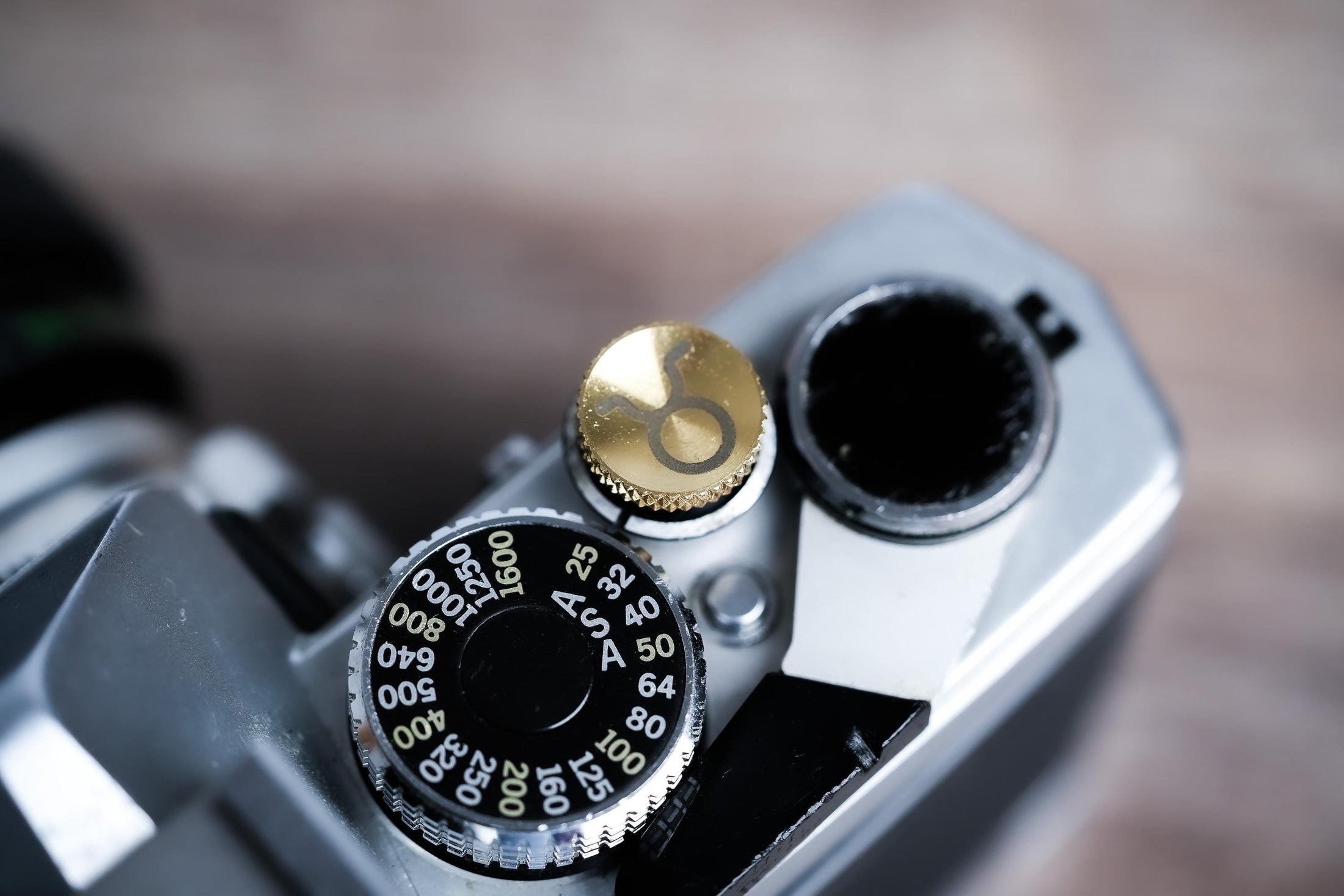 Ontspanknop sterrenbeeld Stier – Taurus symbool – licht messing – gelaserd & handgemaakt