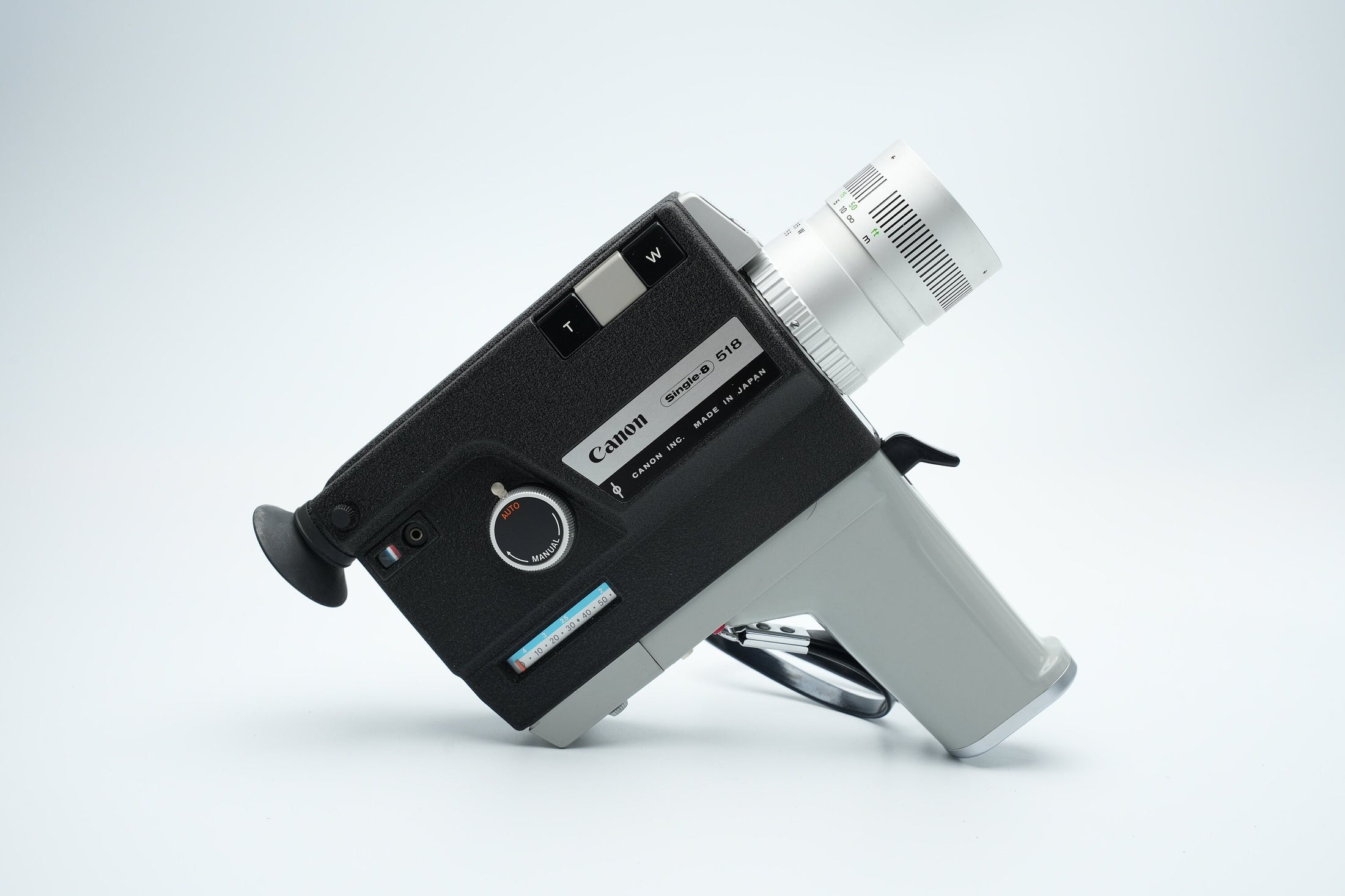 Canon Single 8 518 Vintage Film Camera - Rare Japanese Design from the 60s for Authentic Film Recordings