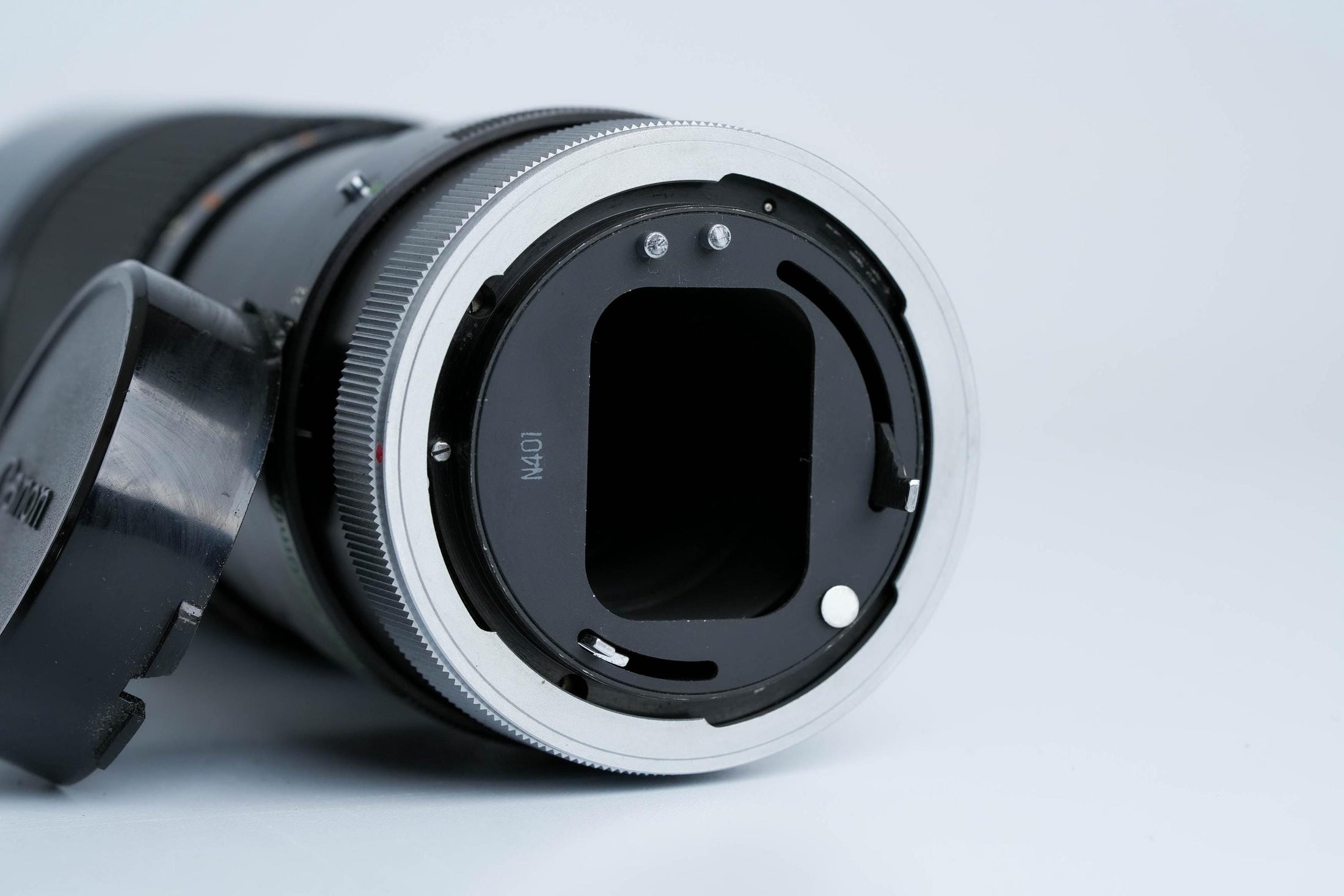 Canon FD 100-200mm f/5.6 S.C. Telezoom – Vintage Classic with Montreal 1976 Lens Hood