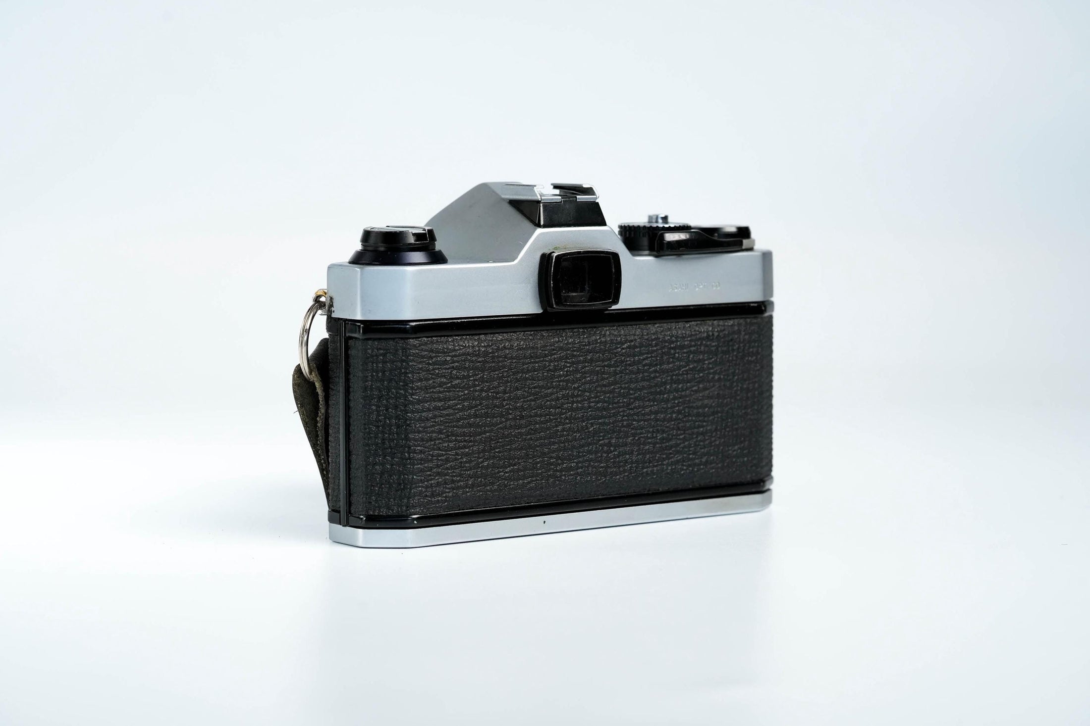 Pentax K1000 + SMC Pentax-M 50mm f/1.7 – Fully functional + free 35mm film