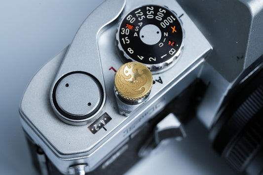 Japans Golfdesign Messing Ontspanknop voor Fujifilm X100, Leica M, Canon AE-1 & Vintage Camera’s