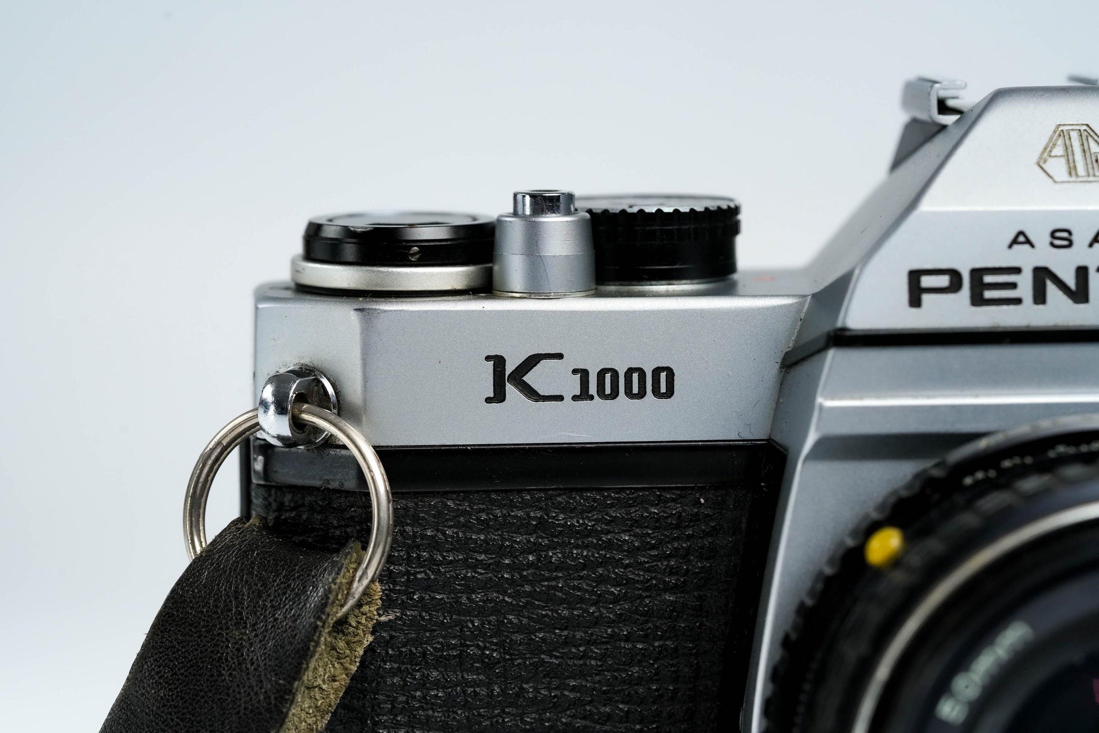 Pentax K1000 + SMC Pentax-M 50mm f/1.7 – Fully functional + free 35mm film