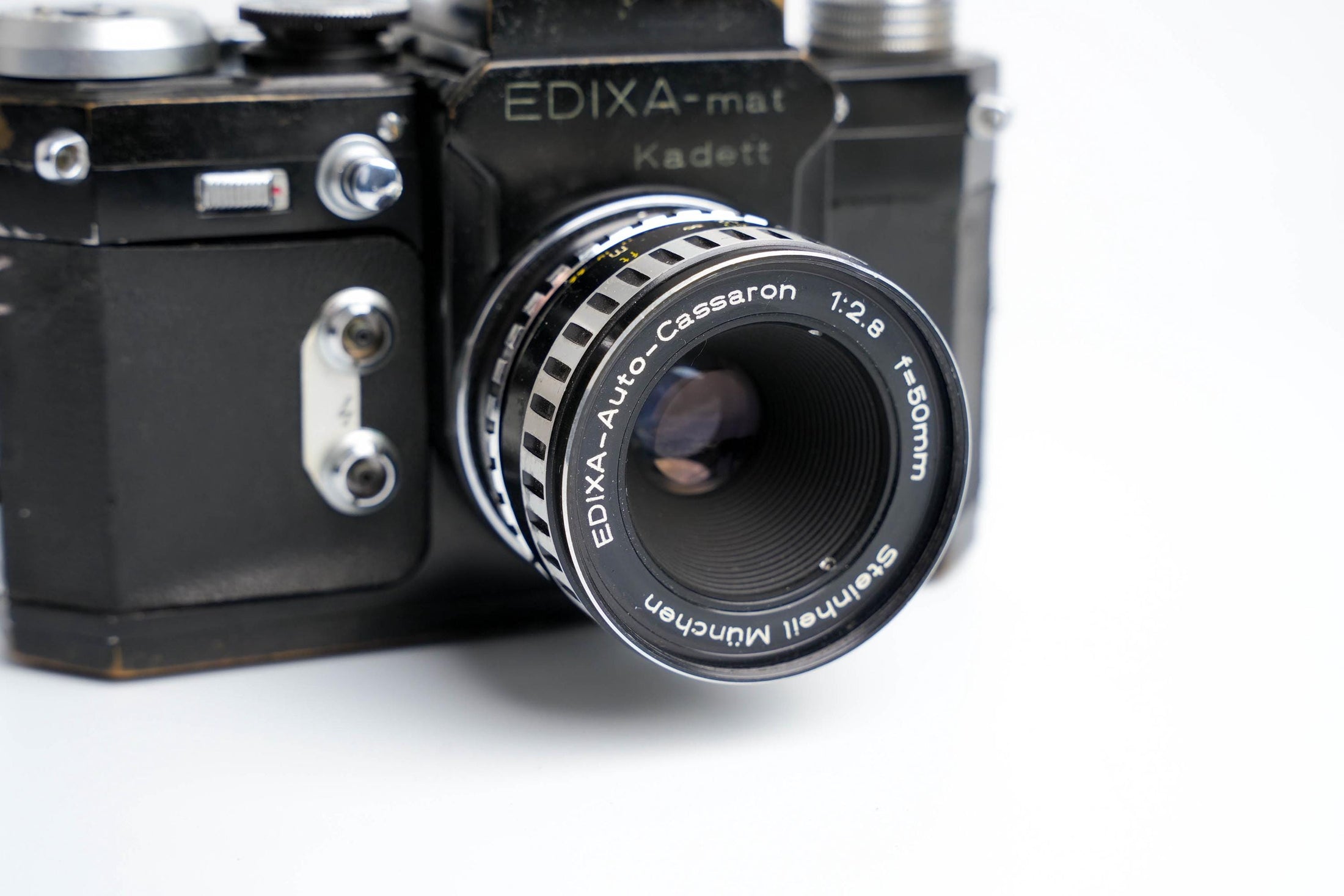 Edixa-mat Kadett – Mechanical German SLR with Edixa Auto-Cassaron 50mm f/2.8 Lens