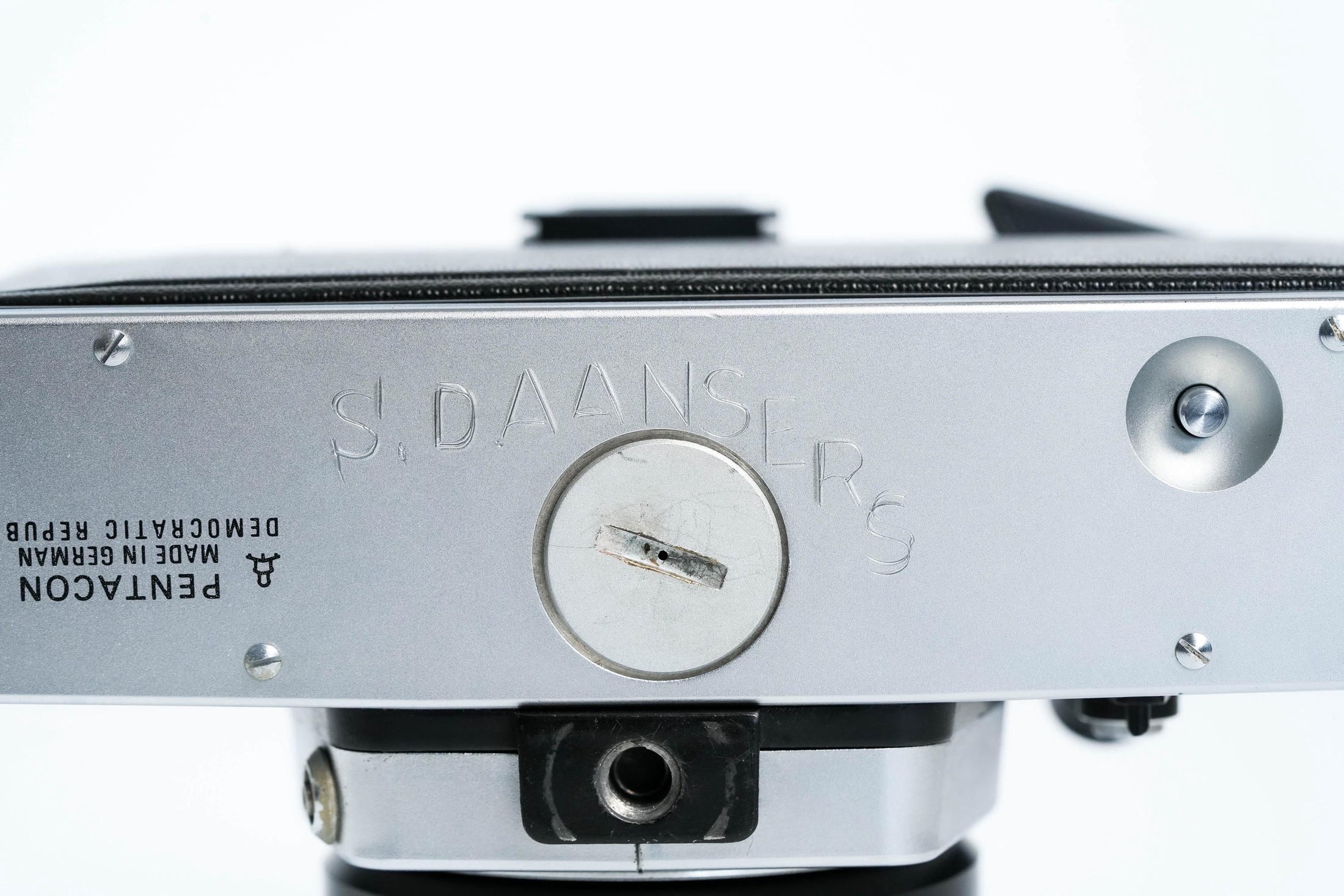 'Praktica MTL 5 + Domiplan 50mm f/2.8 + free 35mm film – Reliable vintage SLR'