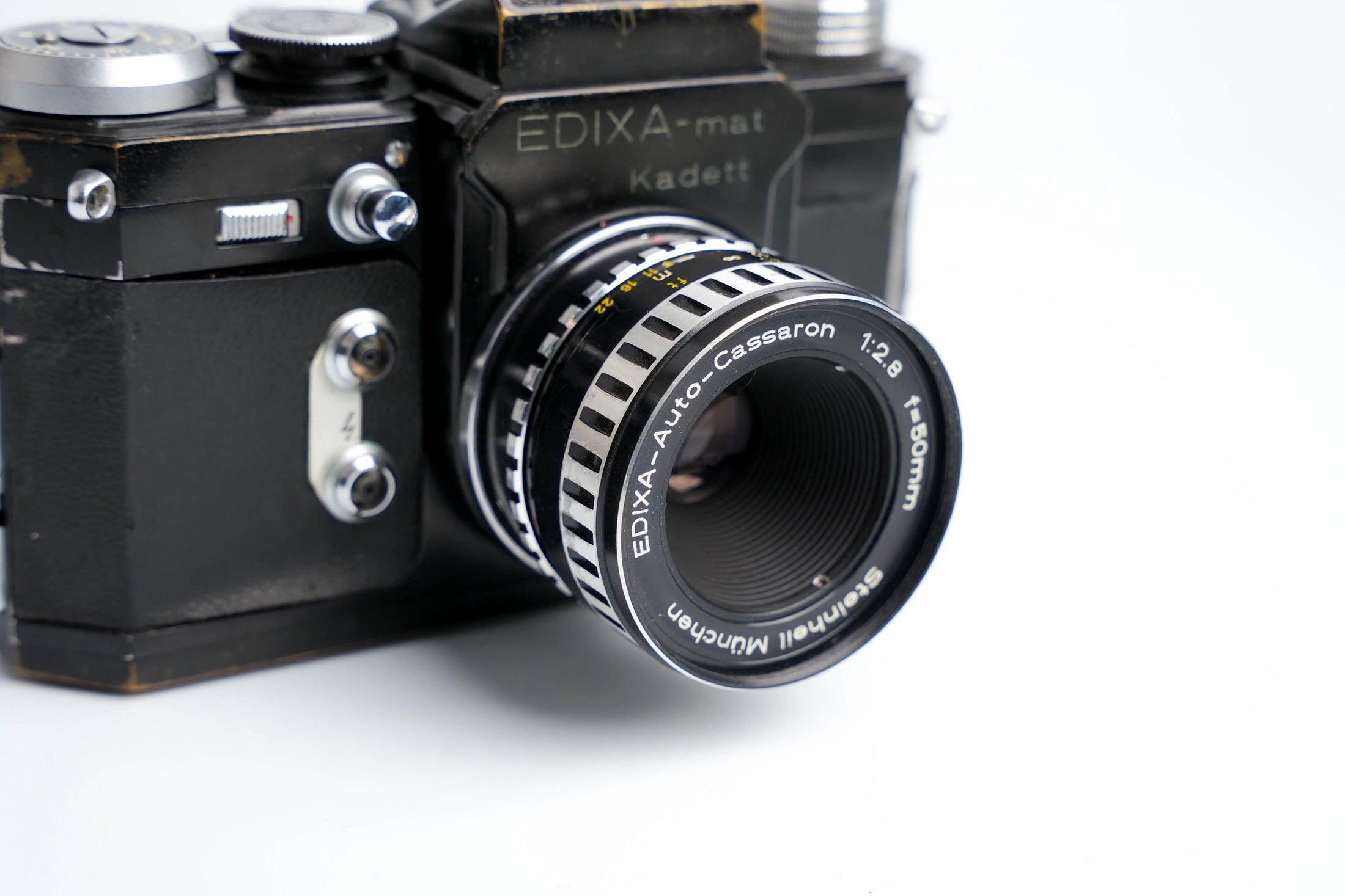 Edixa-mat Kadett – Mechanical German SLR with Edixa Auto-Cassaron 50mm f/2.8 Lens