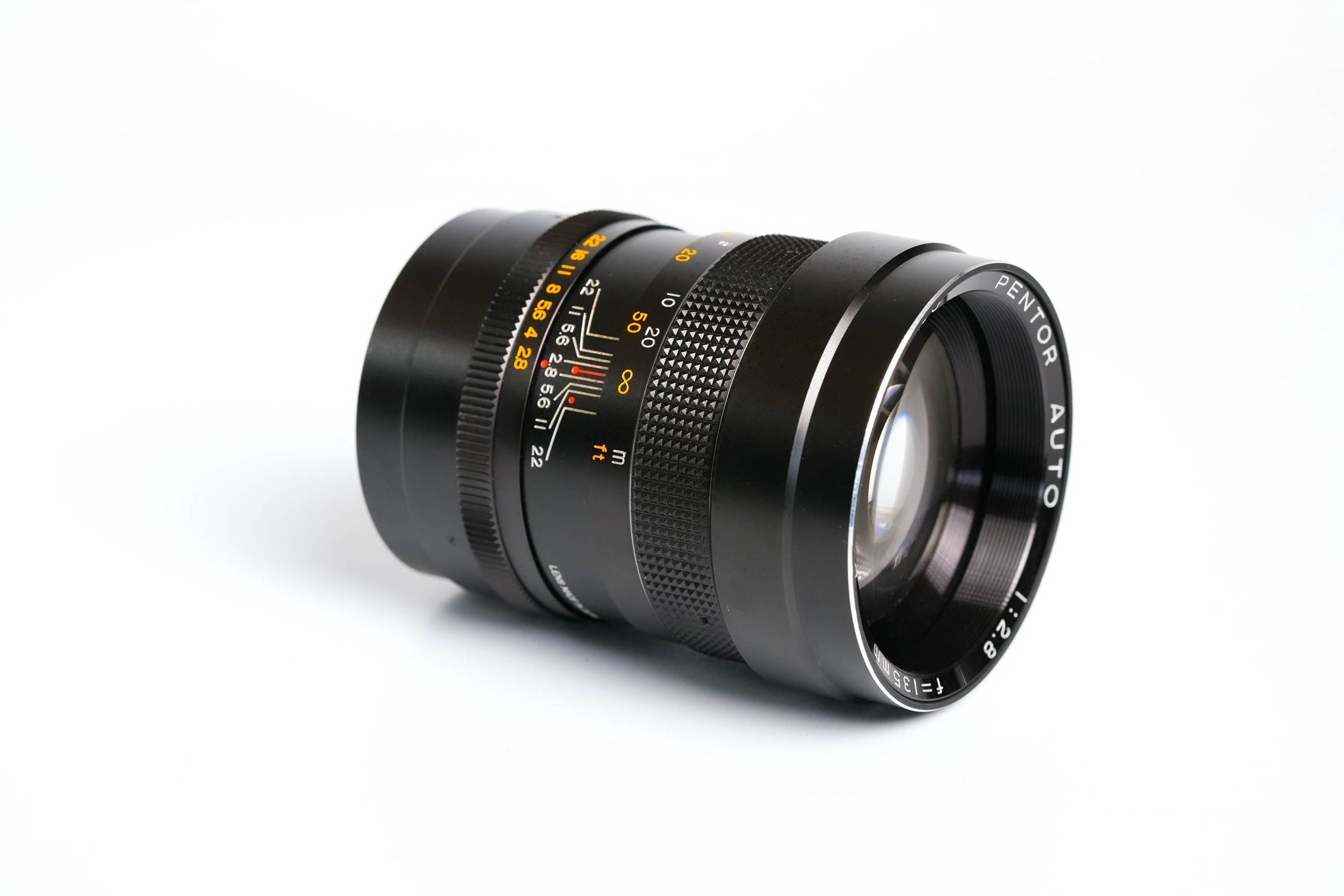 Pentor 135mm f2.8 M42 – Classic Telephoto Lens with Smooth Bokeh