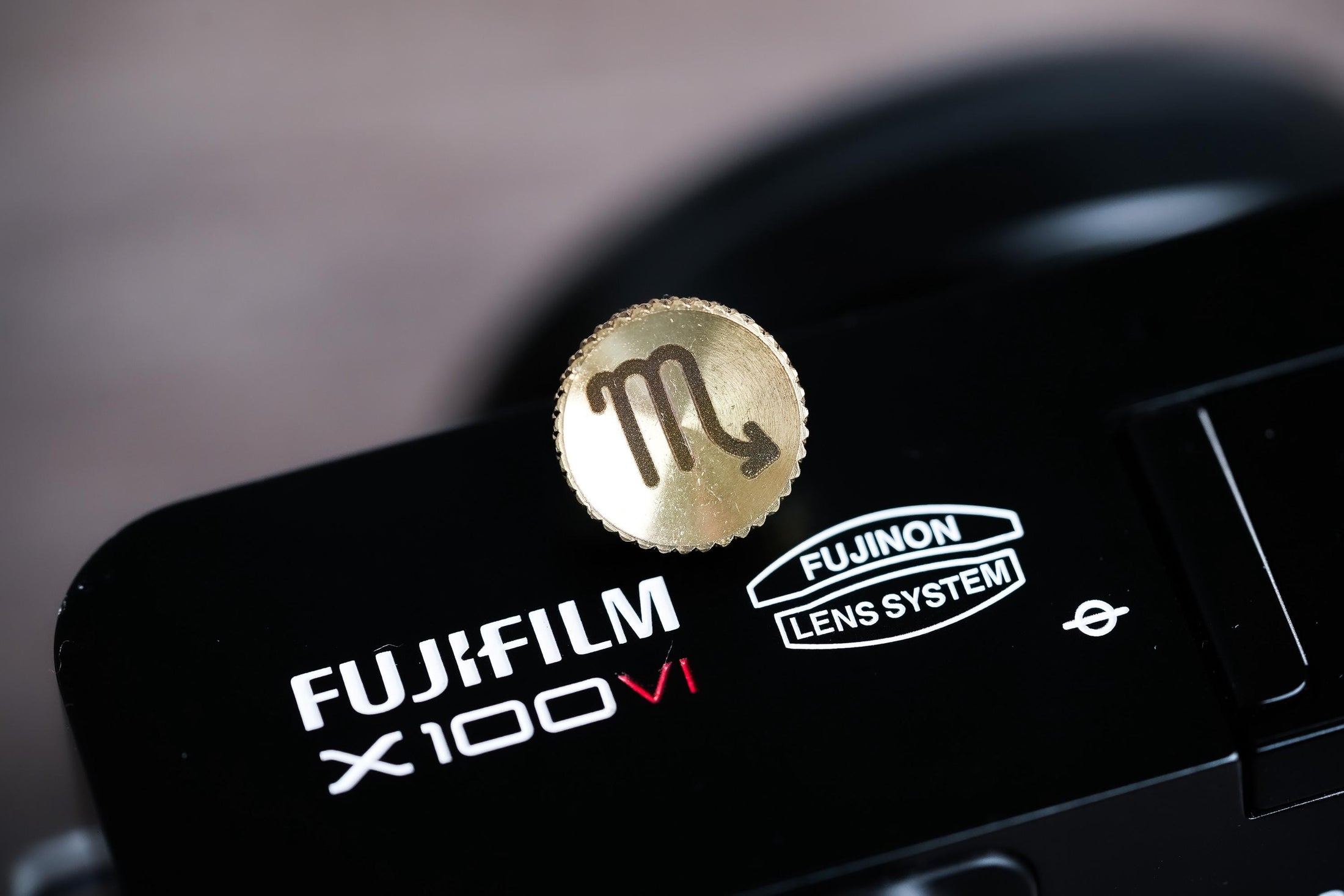 Ontspanknop sterrenbeeld Schorpioen – Scorpio symbool – licht messing – gelaserd & met de hand afgewerkt