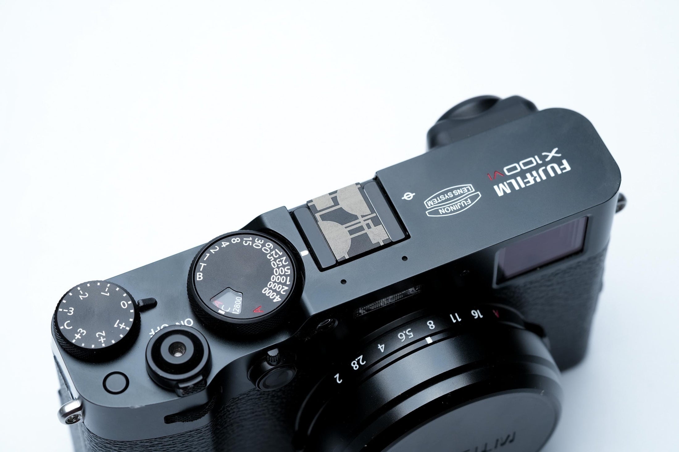 Bauhaus flitsschoendeksel – gelaserd aluminium – zwart gecoat – abstract blokkenpatroon