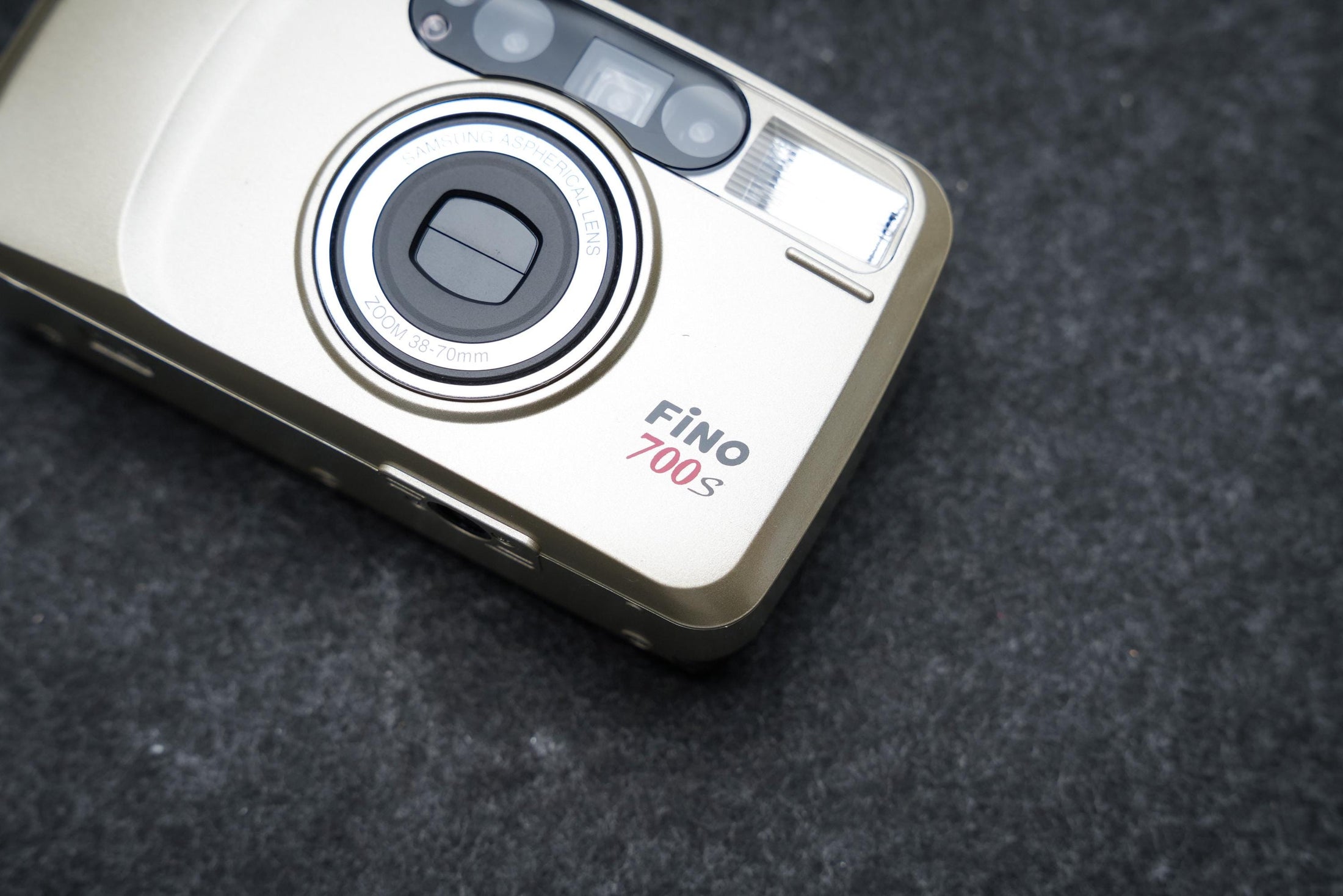 Samsung Fino 700S + gratis 35mm film – 35mm point-and-shoot camera – jaren 1990 – nieuw in doos, old stock