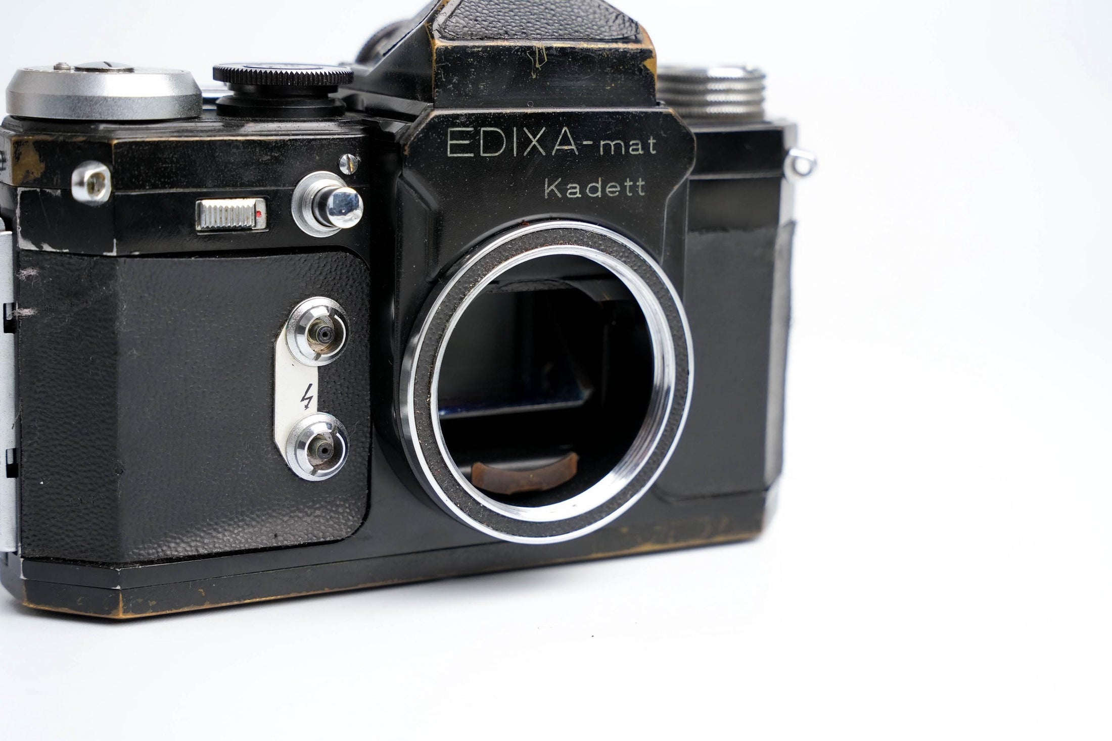 Edixa-mat Kadett – Mechanical German SLR with Edixa Auto-Cassaron 50mm f/2.8 Lens
