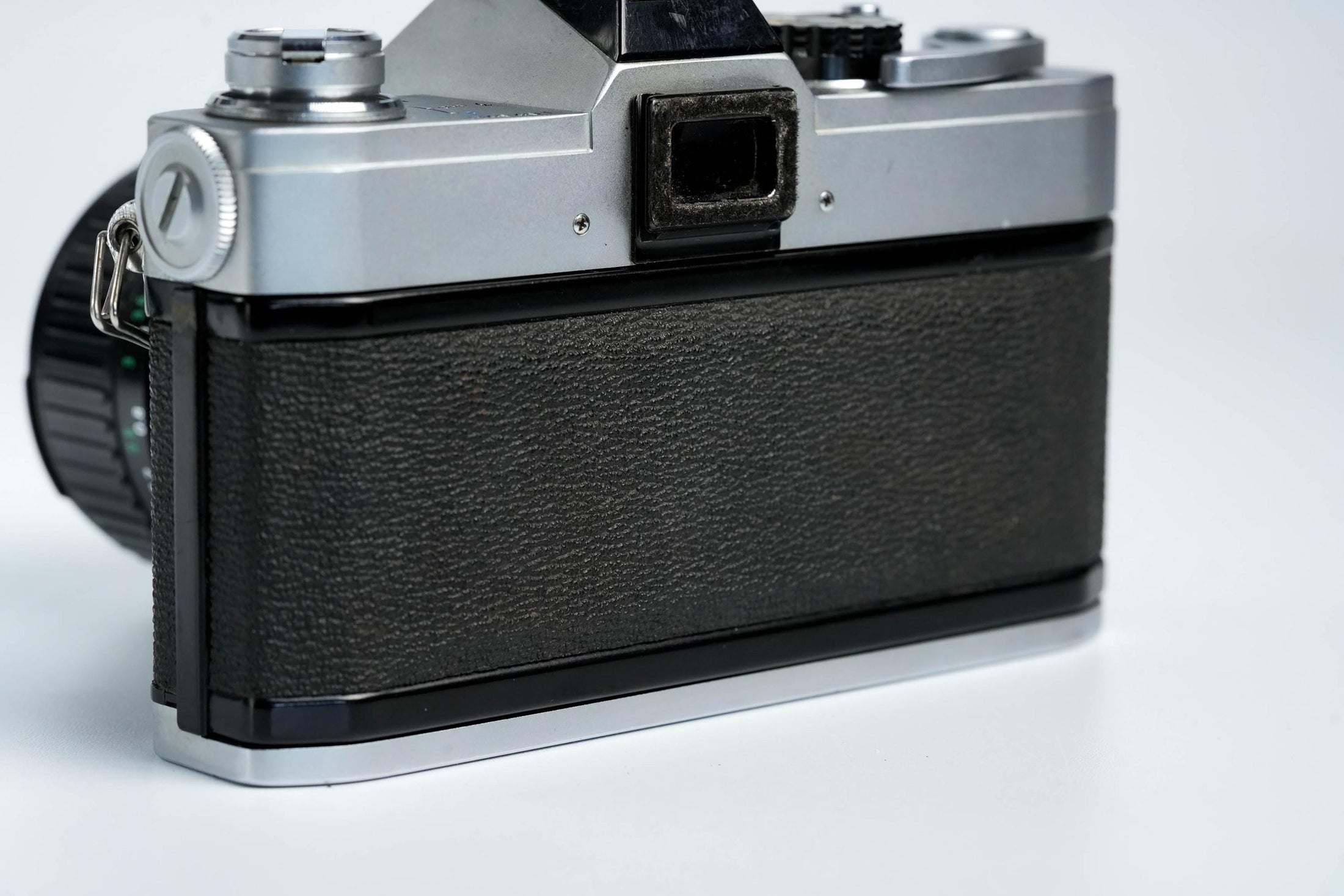 Canon FTb QL + 35-70mm f/3.5-4.5 – Fully working + free 35mm film