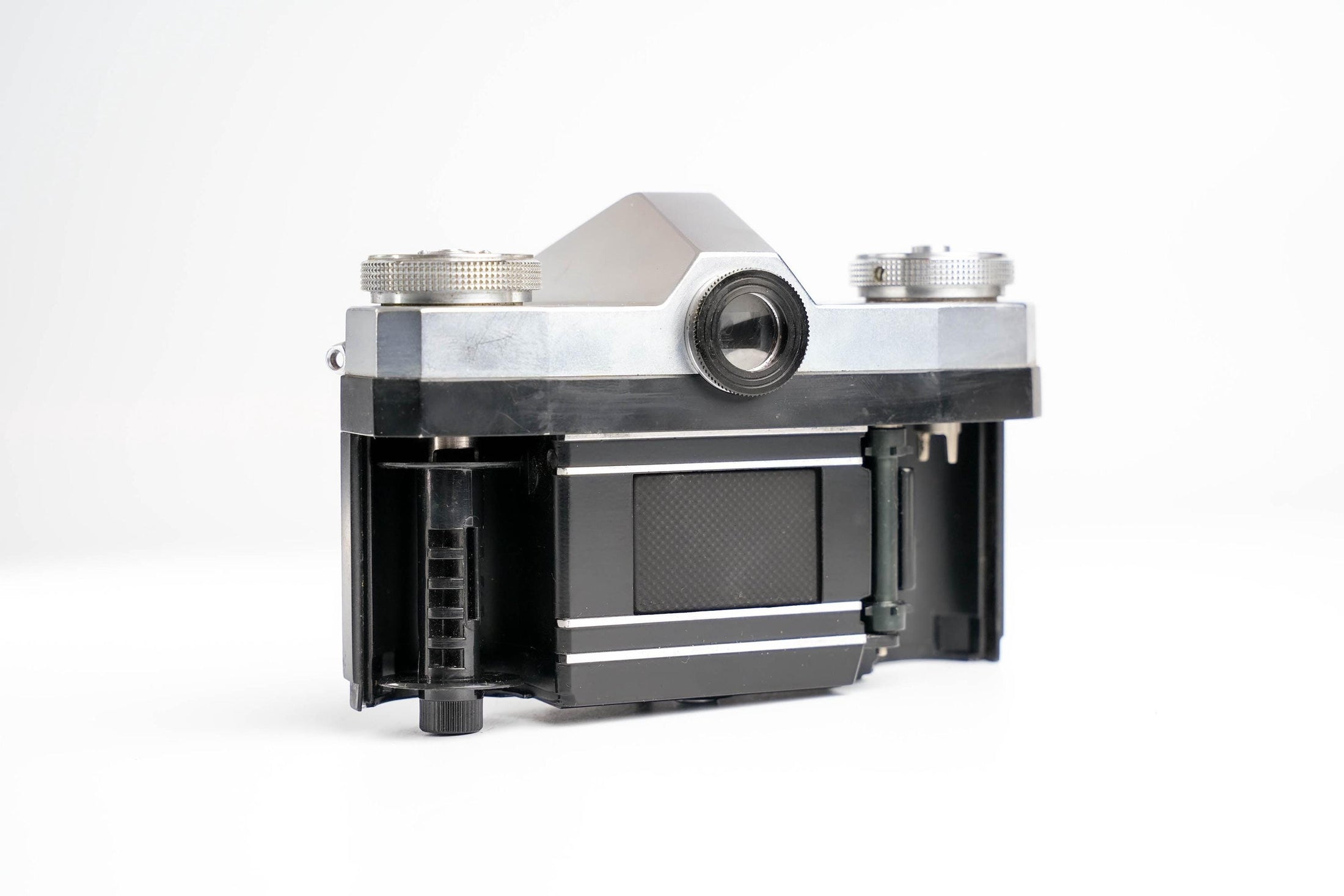 Contaflex Synchro Compur: Elegant Analog Camera with Carl Zeiss Lens