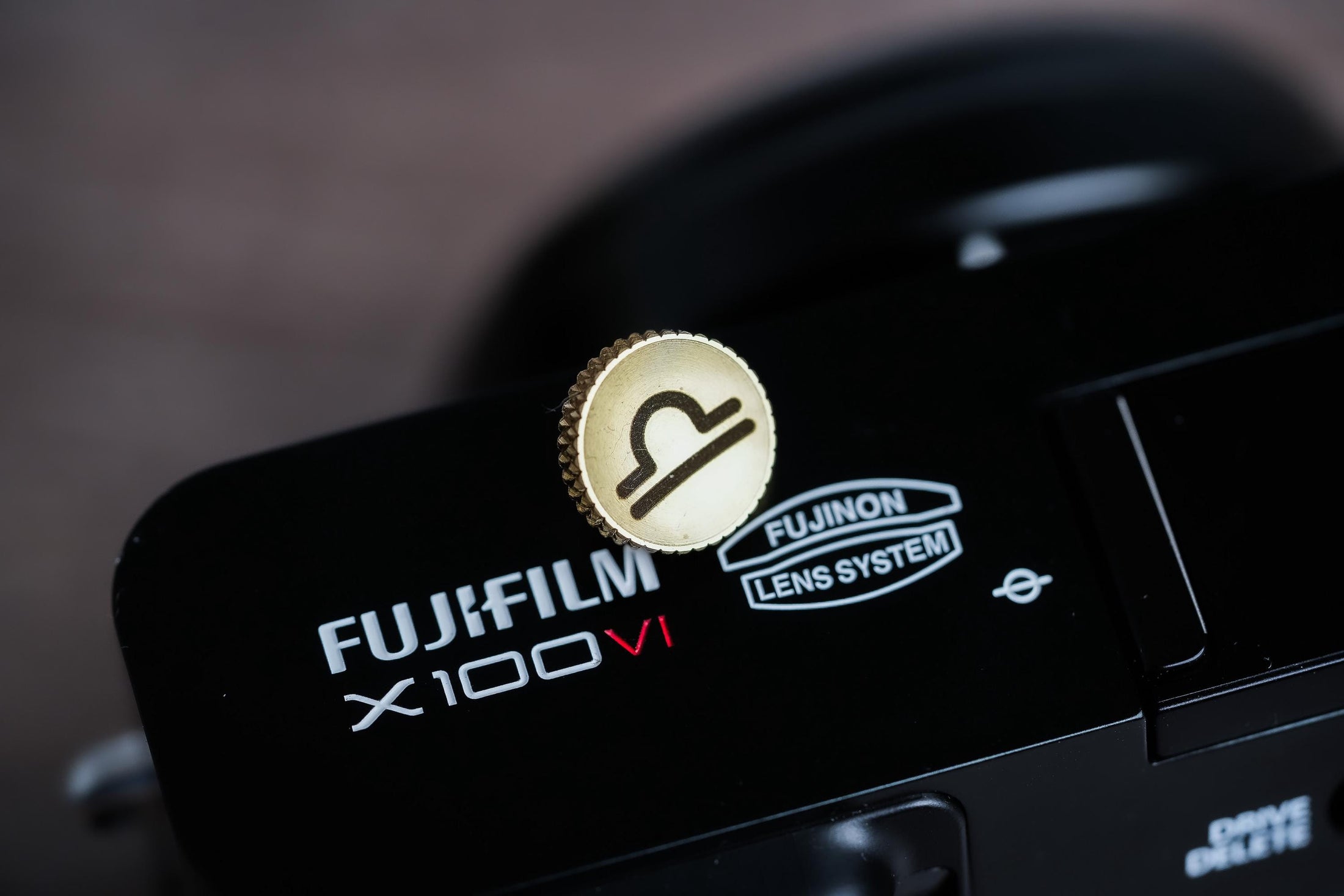 Ontspanknop sterrenbeeld Weegschaal – Libra symbool – licht messing – gelaserd & handgemaakt