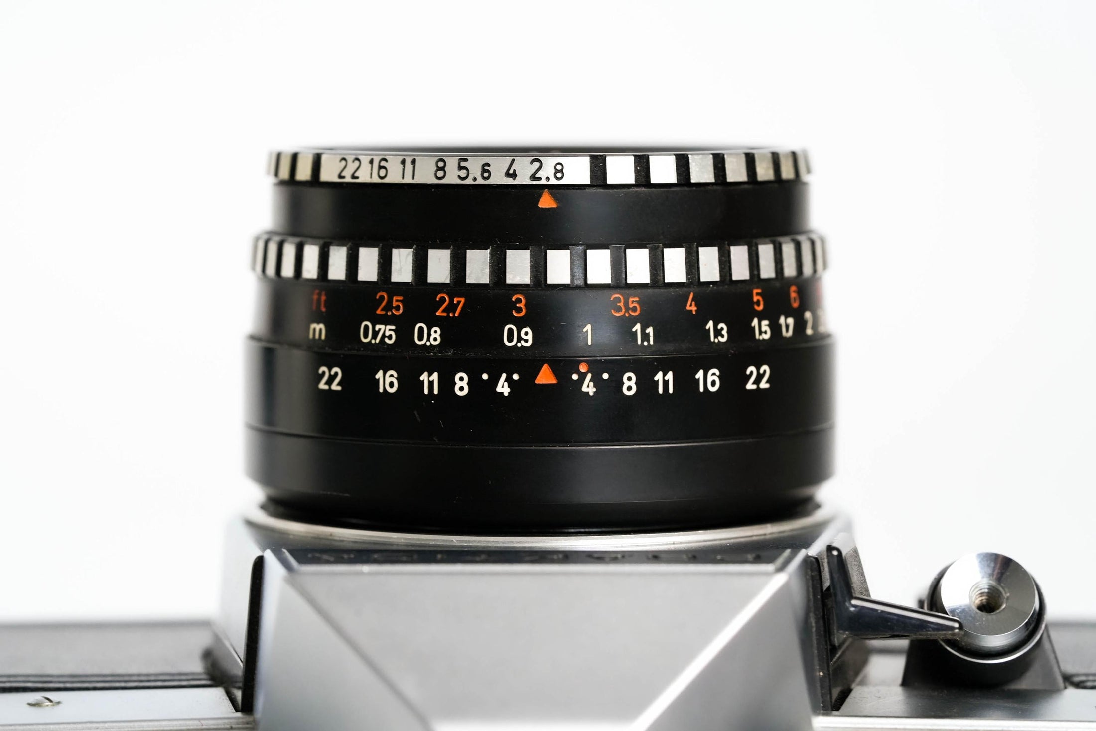'Praktica MTL 5 + Domiplan 50mm f/2.8 + free 35mm film – Reliable vintage SLR'
