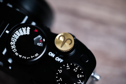 Ontspanknop sterrenbeeld Ram – Aries symbool – licht messing – gelaserd & handgemaakt