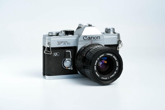 Canon FTb QL + 35-70mm f/3.5-4.5 – Fully working + free 35mm film