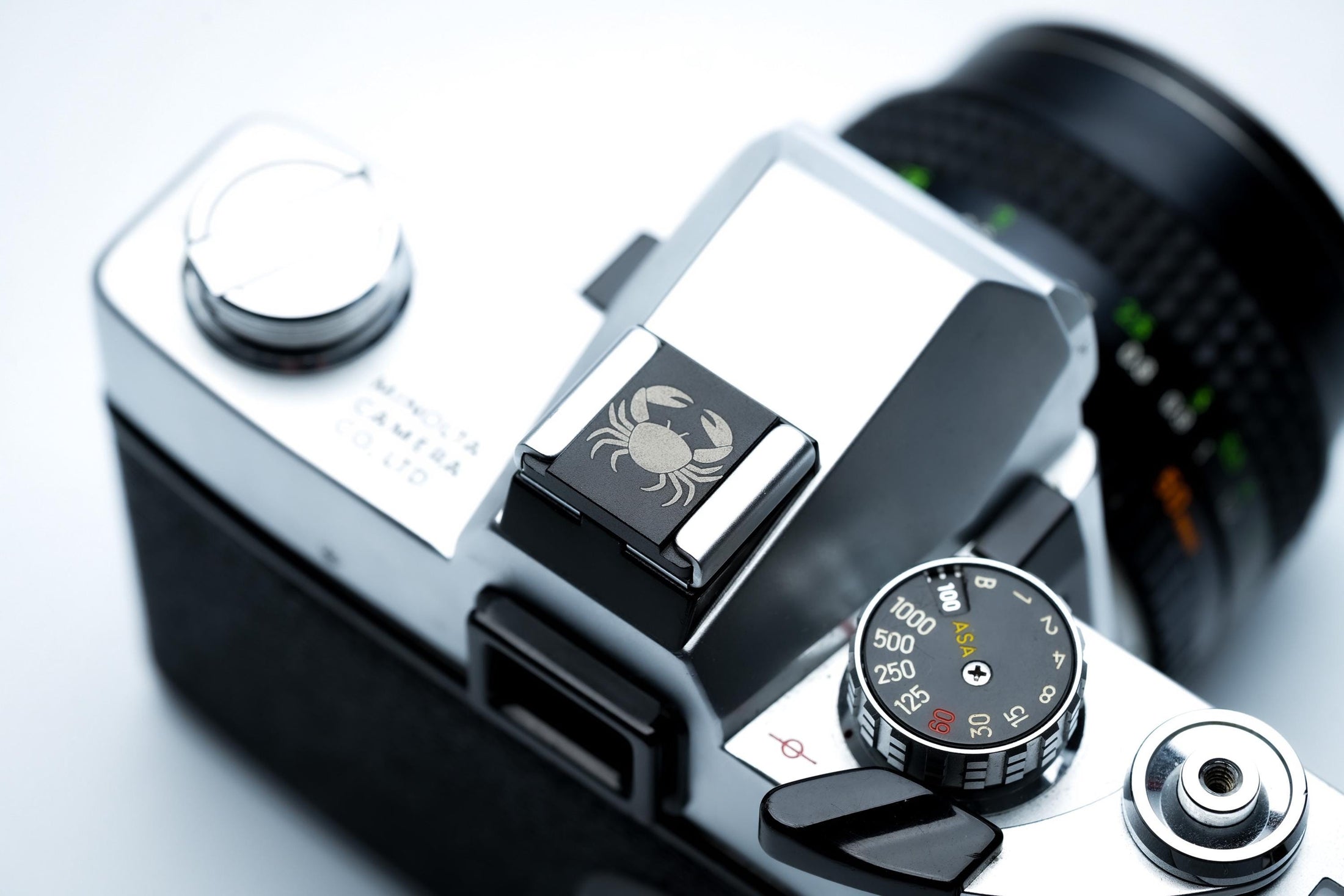 Hotshoe cover krabdesign – zwart aluminium – compatibel met Fujifilm X100VI & Leica M by Unseend