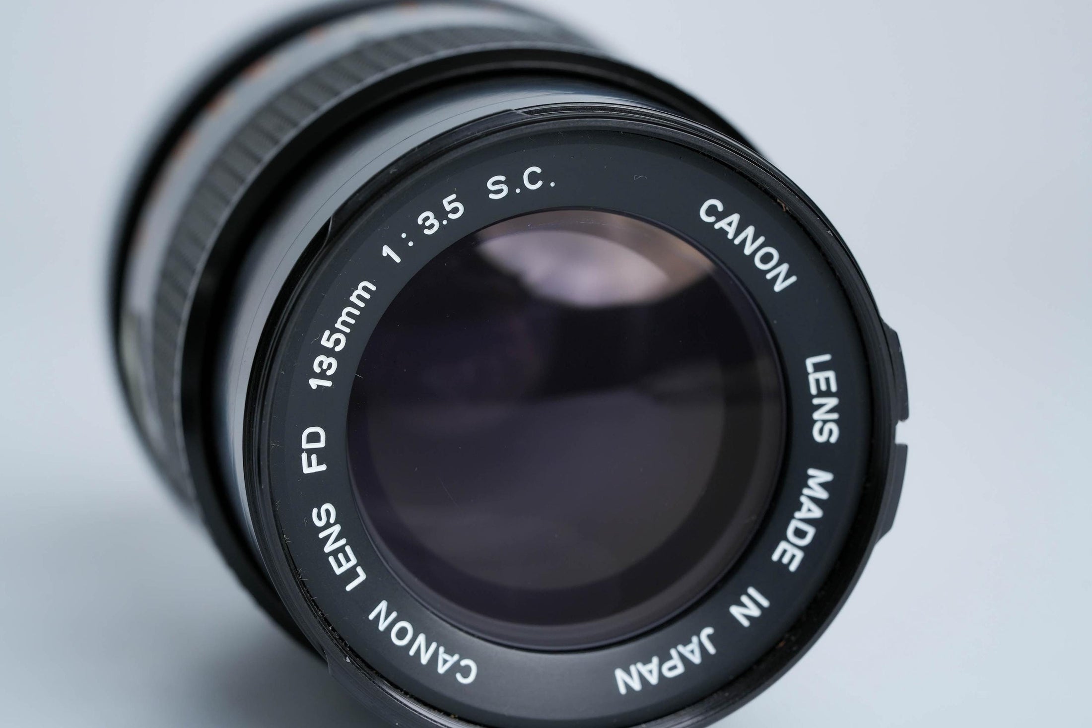 Canon FD 135mm f/3.5 S.C. Telelens – Classic Portrait Specialist with Stunning Bokeh