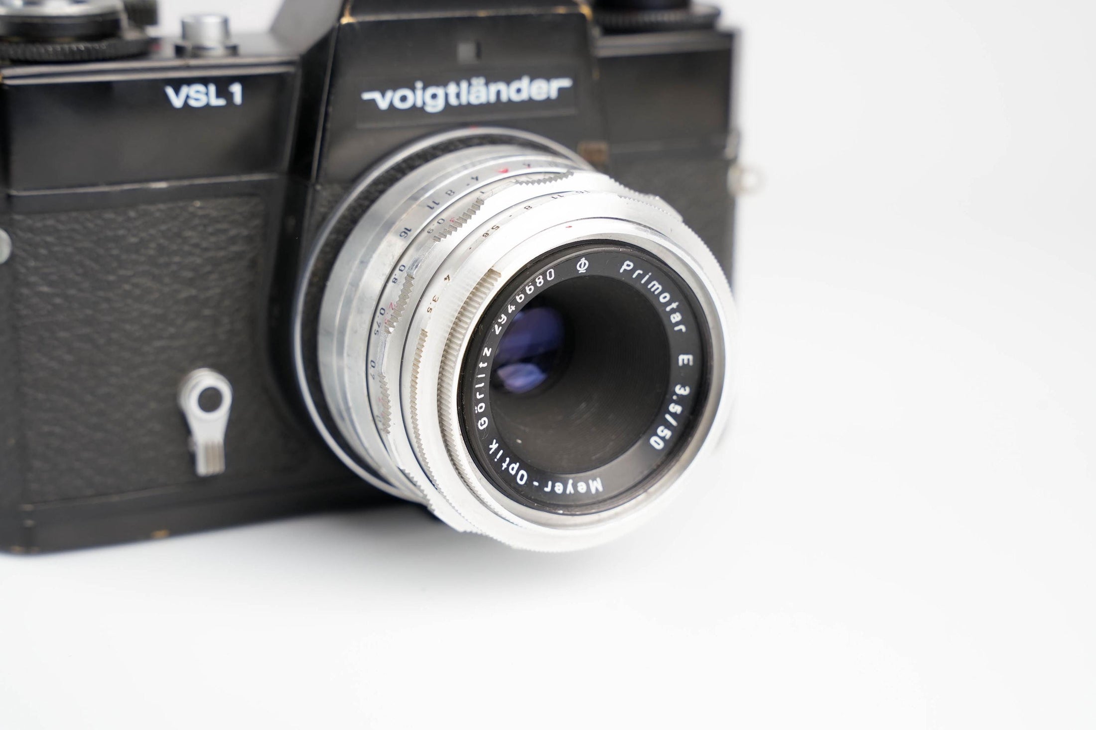 Voigtländer VSL 1: Classic SLR Camera with Meyer Optik Primotar Lens