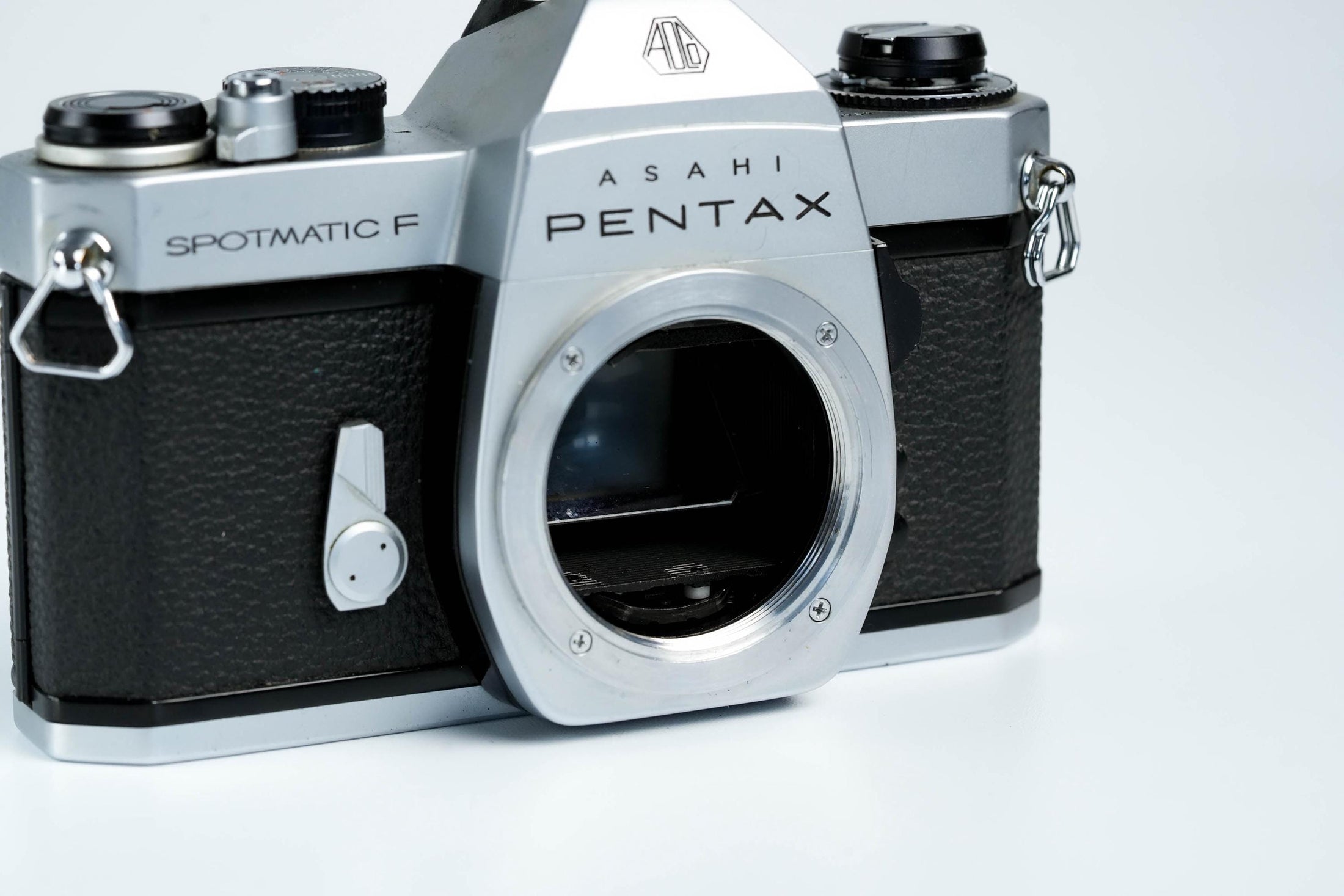 Pentax Spotmatic F + SMC Takumar 55mm f/1.8 – Fully functional + free 35mm film