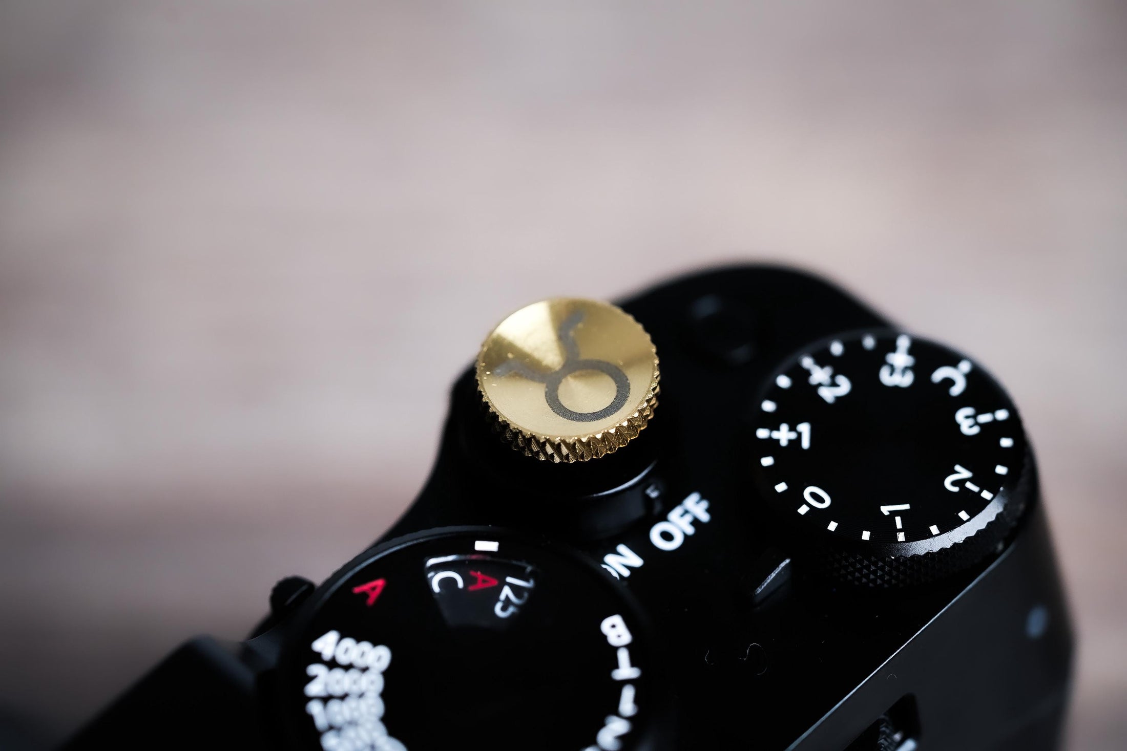 Ontspanknop sterrenbeeld Stier – Taurus symbool – licht messing – gelaserd & handgemaakt