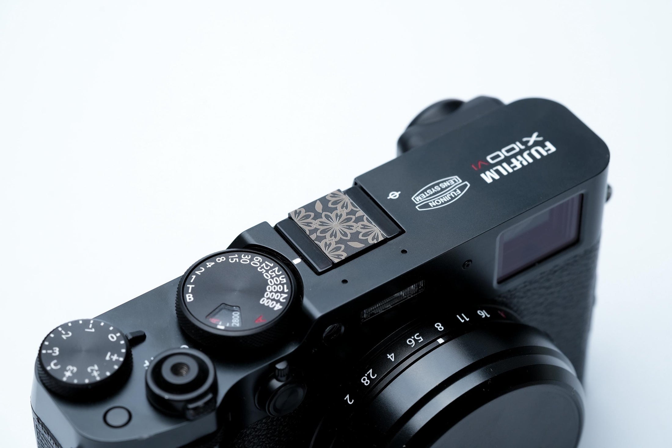 Flitsschoendeksel – Bloemenpatroon – blossom design – gelaserd aluminium – zwart gecoat