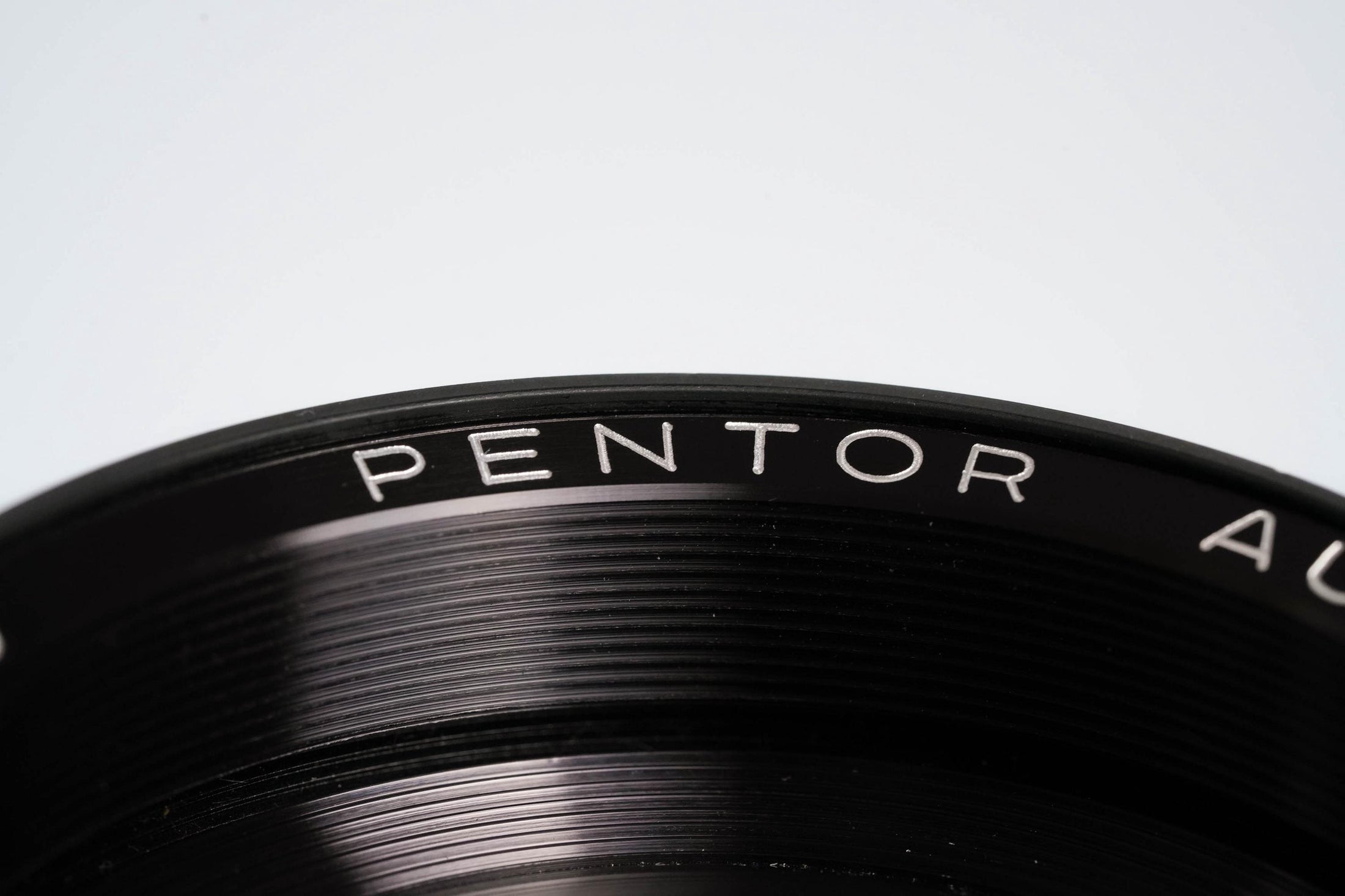 Pentor 135mm f2.8 M42 – Classic Telephoto Lens with Smooth Bokeh
