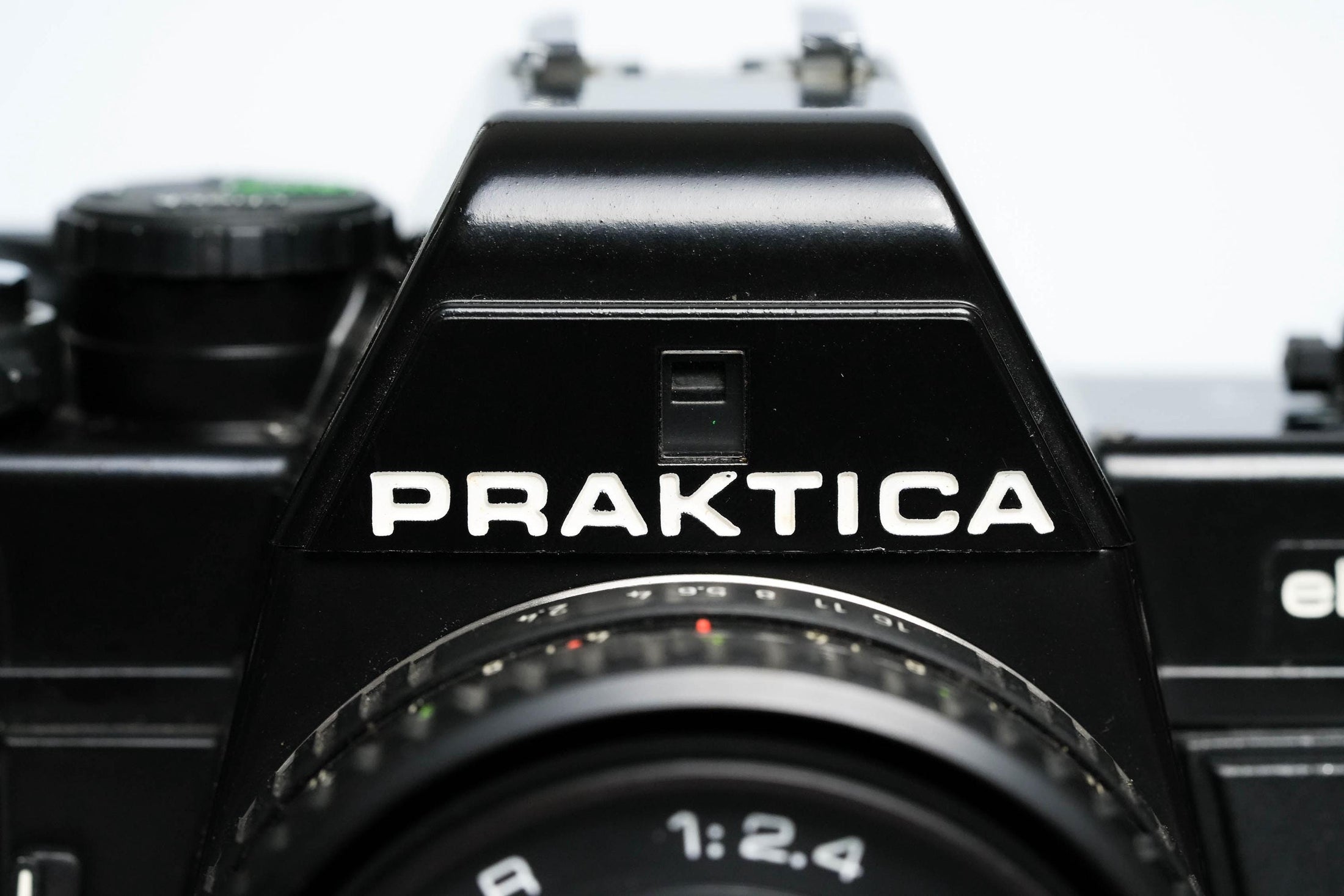 'Praktica BCA + Prakticar 50mm f/2.4 + free 35mm film – Electronic vintage SLR'