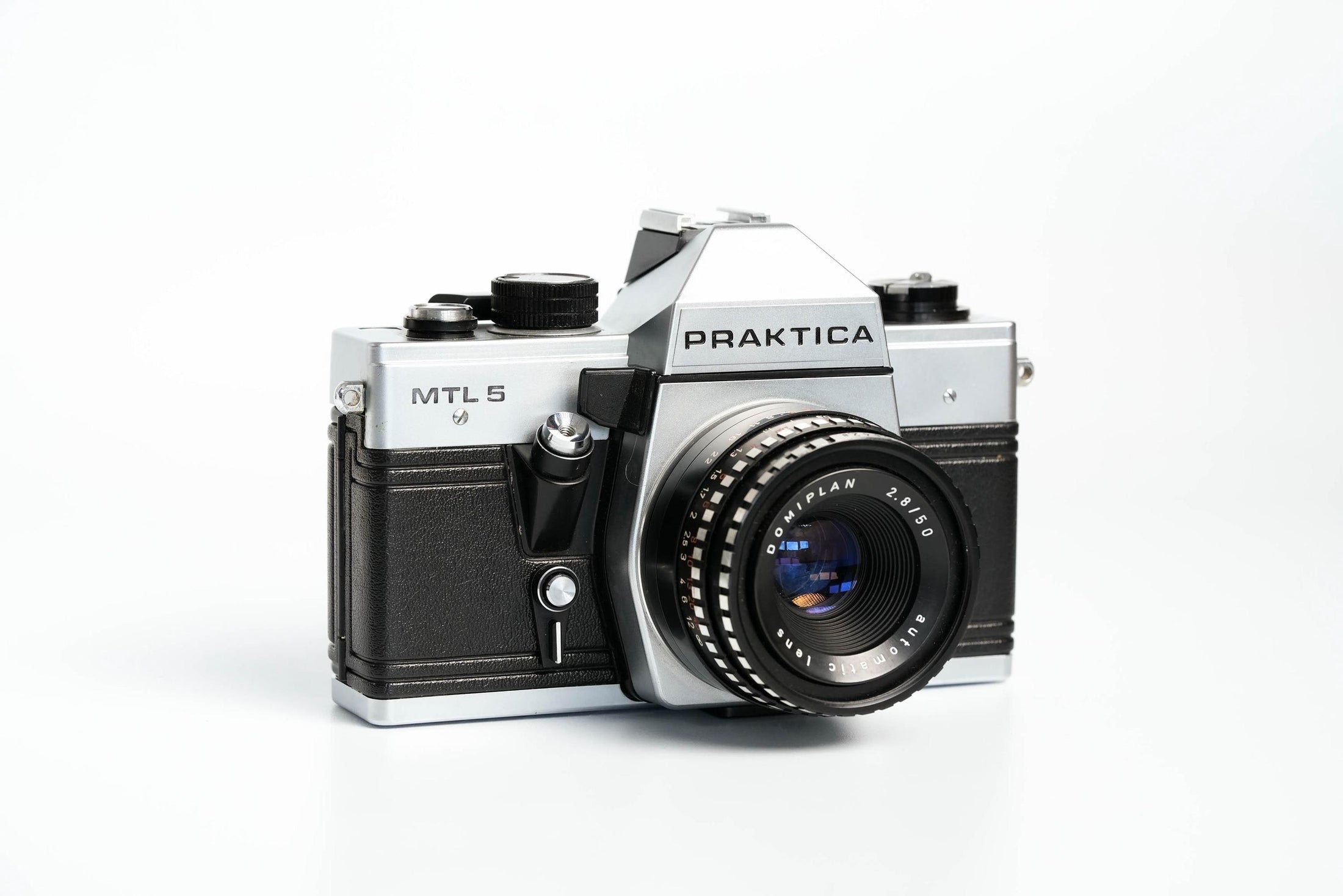 'Praktica MTL 5 + Domiplan 50mm f/2.8 + free 35mm film – Reliable vintage SLR'