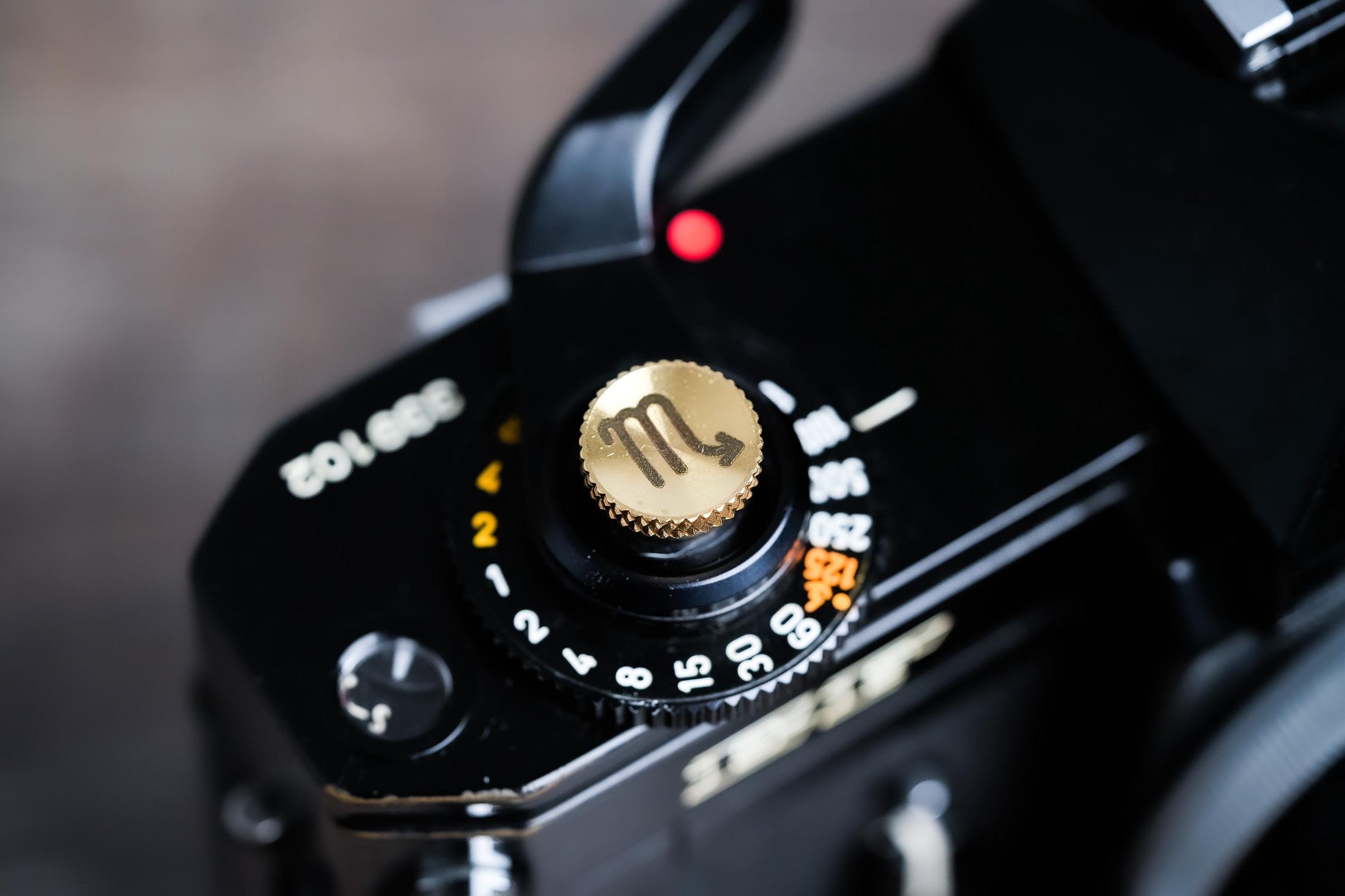 Ontspanknop sterrenbeeld Schorpioen – Scorpio symbool – licht messing – gelaserd & met de hand afgewerkt