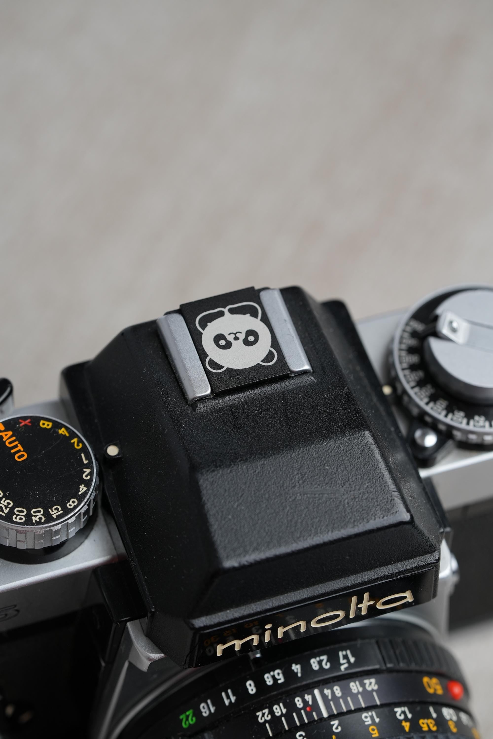Panda Flitsschoen: Give your camera a cute and unique touch!