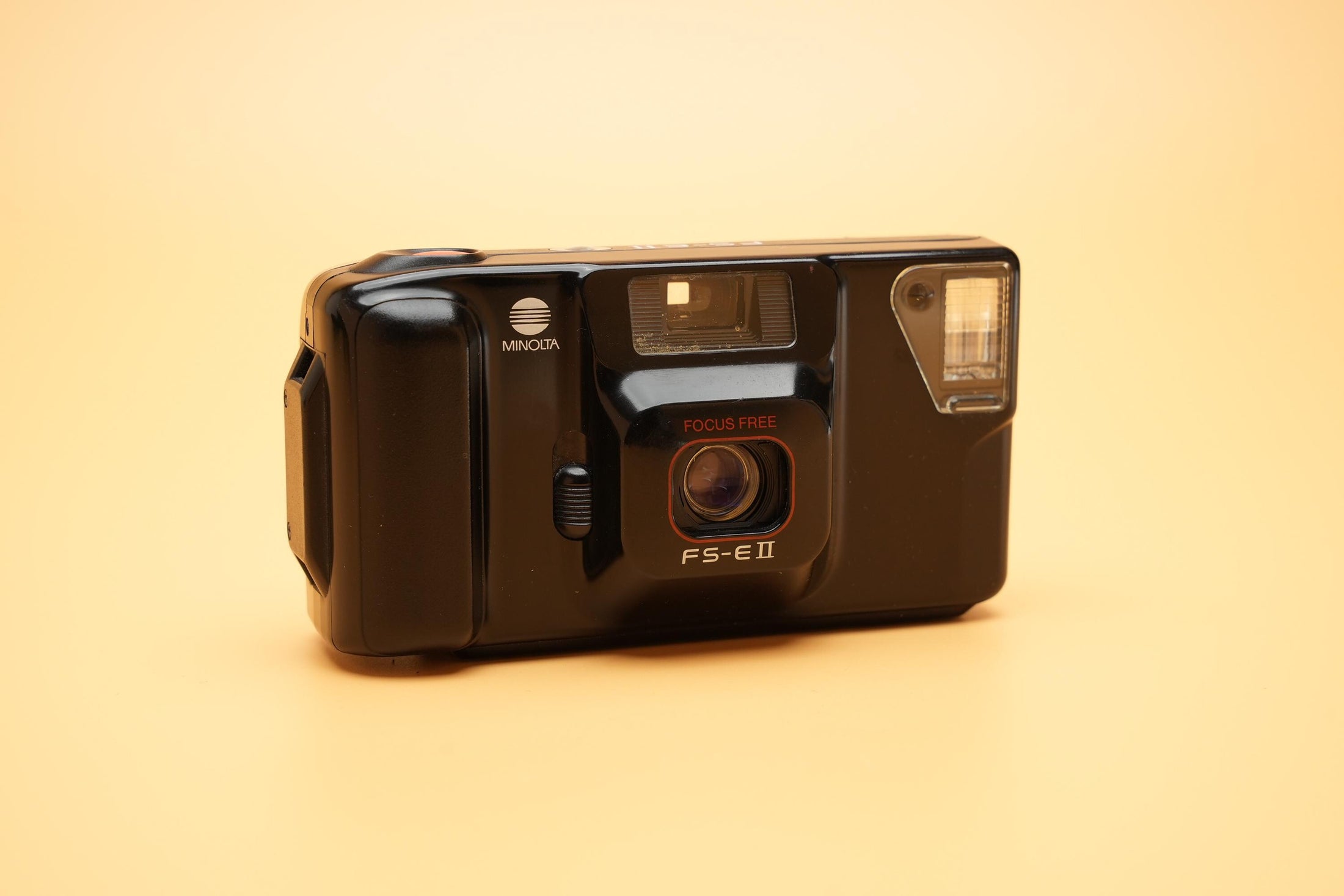 Vintage cameras for decoration - A Stylish Retro Touch for your Interior!