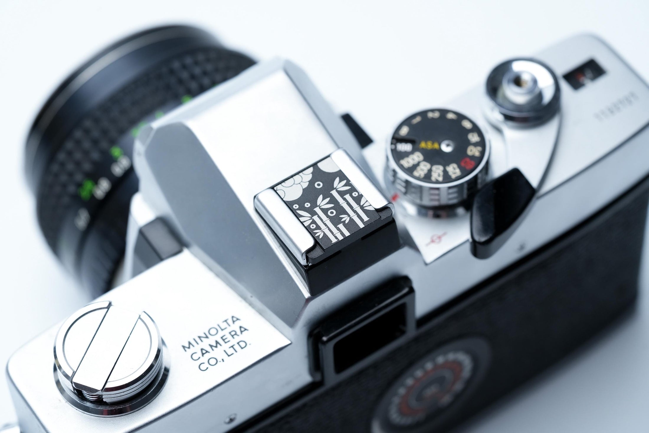 Bamboo Forest flitsschoendeksel – Japans design – gelaserd aluminium – zwart gecoat