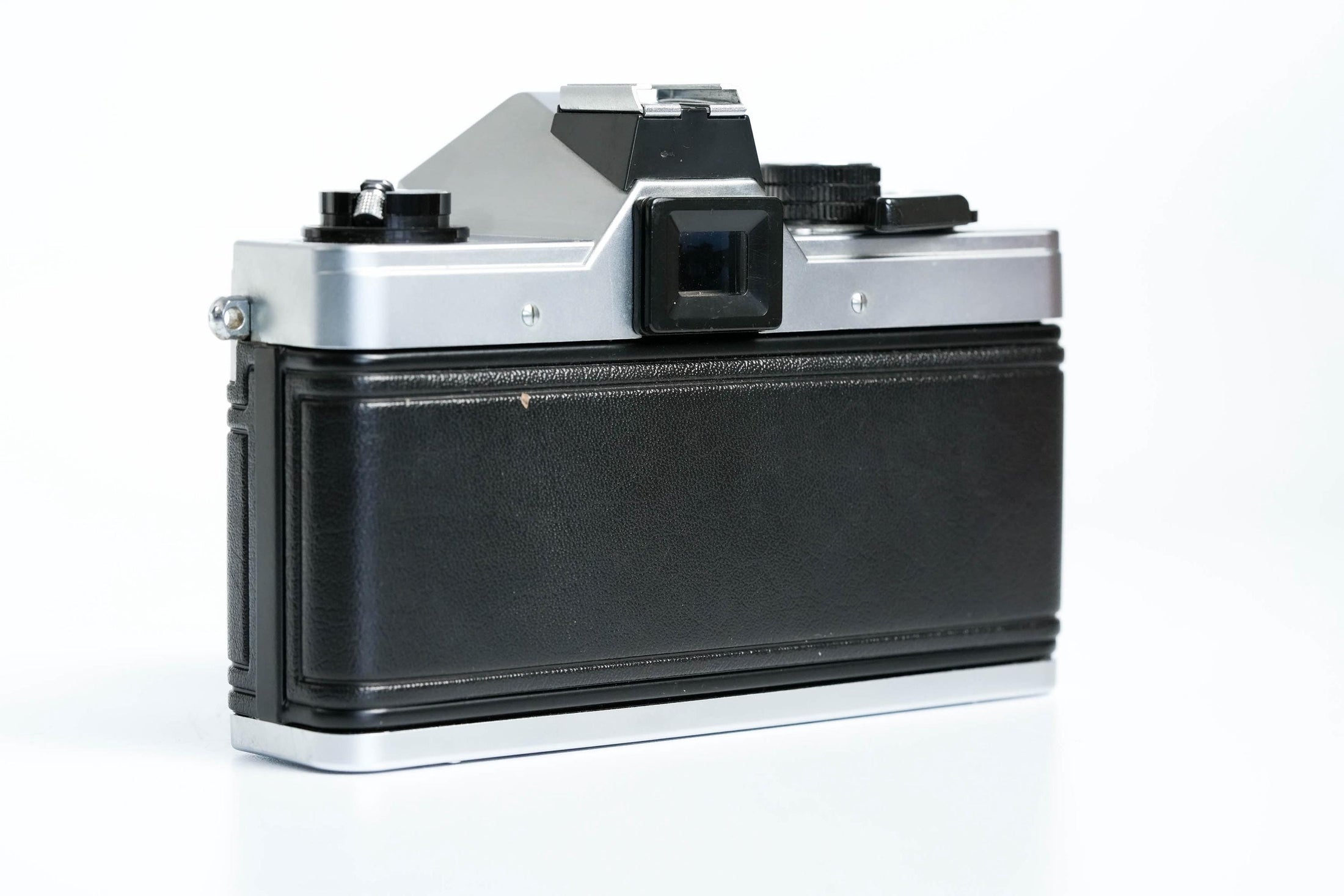 'Praktica MTL 5 + Domiplan 50mm f/2.8 + free 35mm film – Reliable vintage SLR'