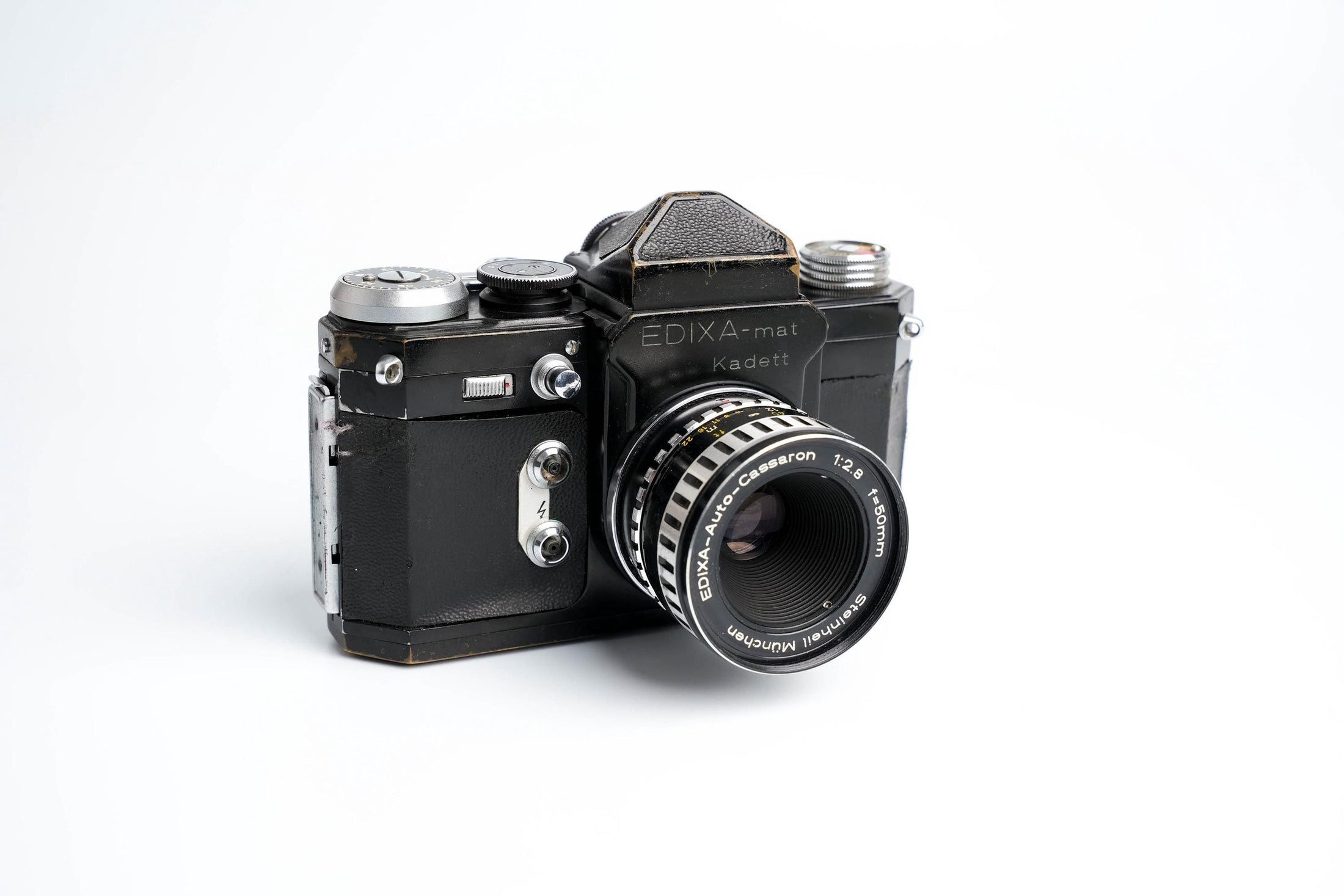 Edixa-mat Kadett – Mechanical German SLR with Edixa Auto-Cassaron 50mm f/2.8 Lens