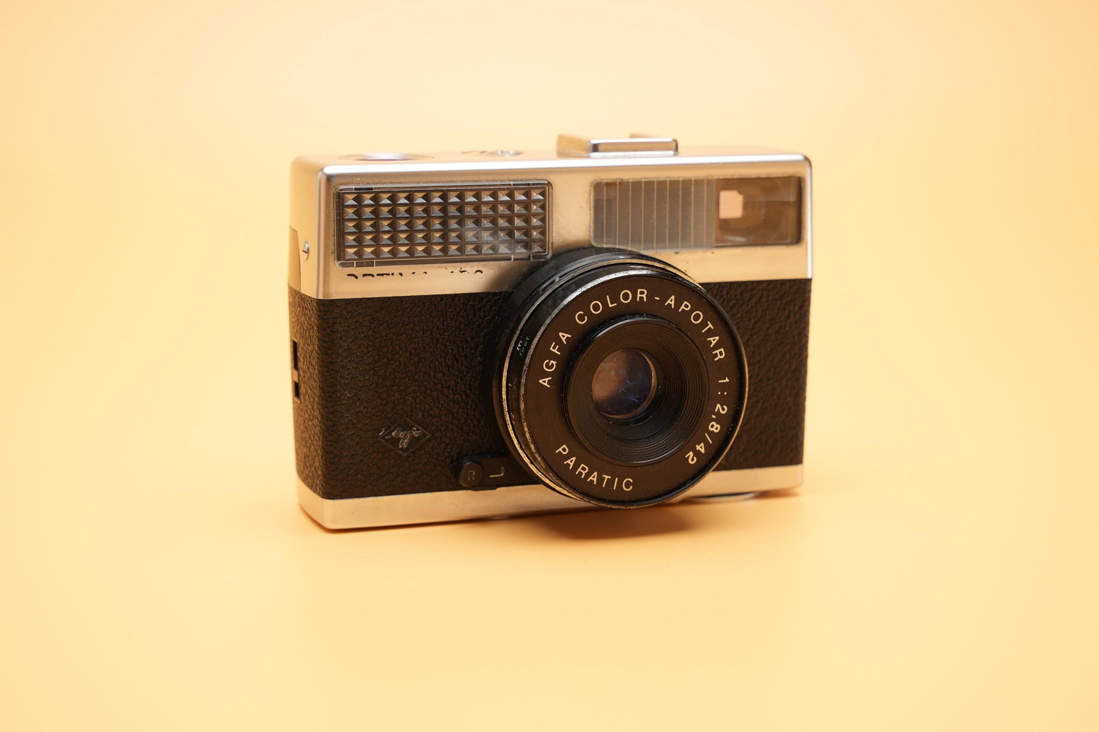 Vintage cameras for decoration - A Stylish Retro Touch for your Interior!