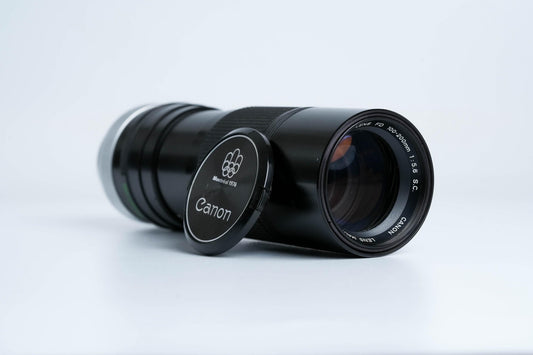 Canon FD 100-200mm f/5.6 S.C. Telezoom – Vintage Classic with Montreal 1976 Lens Hood
