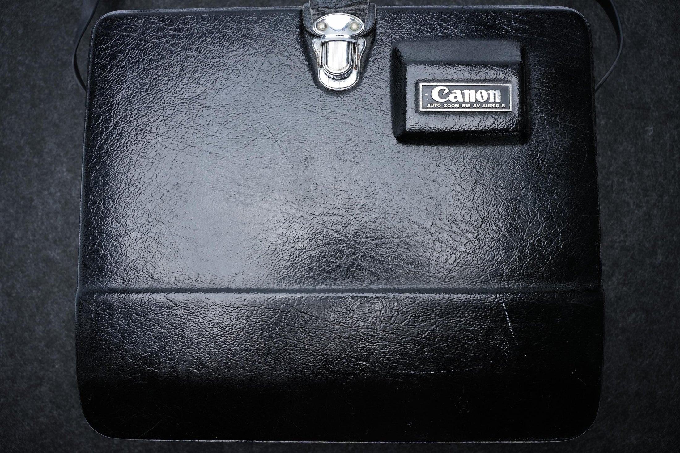 Canon Auto Zoom 518 SV Super 8 Camera uit 1971 – Zilver met zwart - ideaal voor filmkunstenaars, retrovideografen en verzamelaars