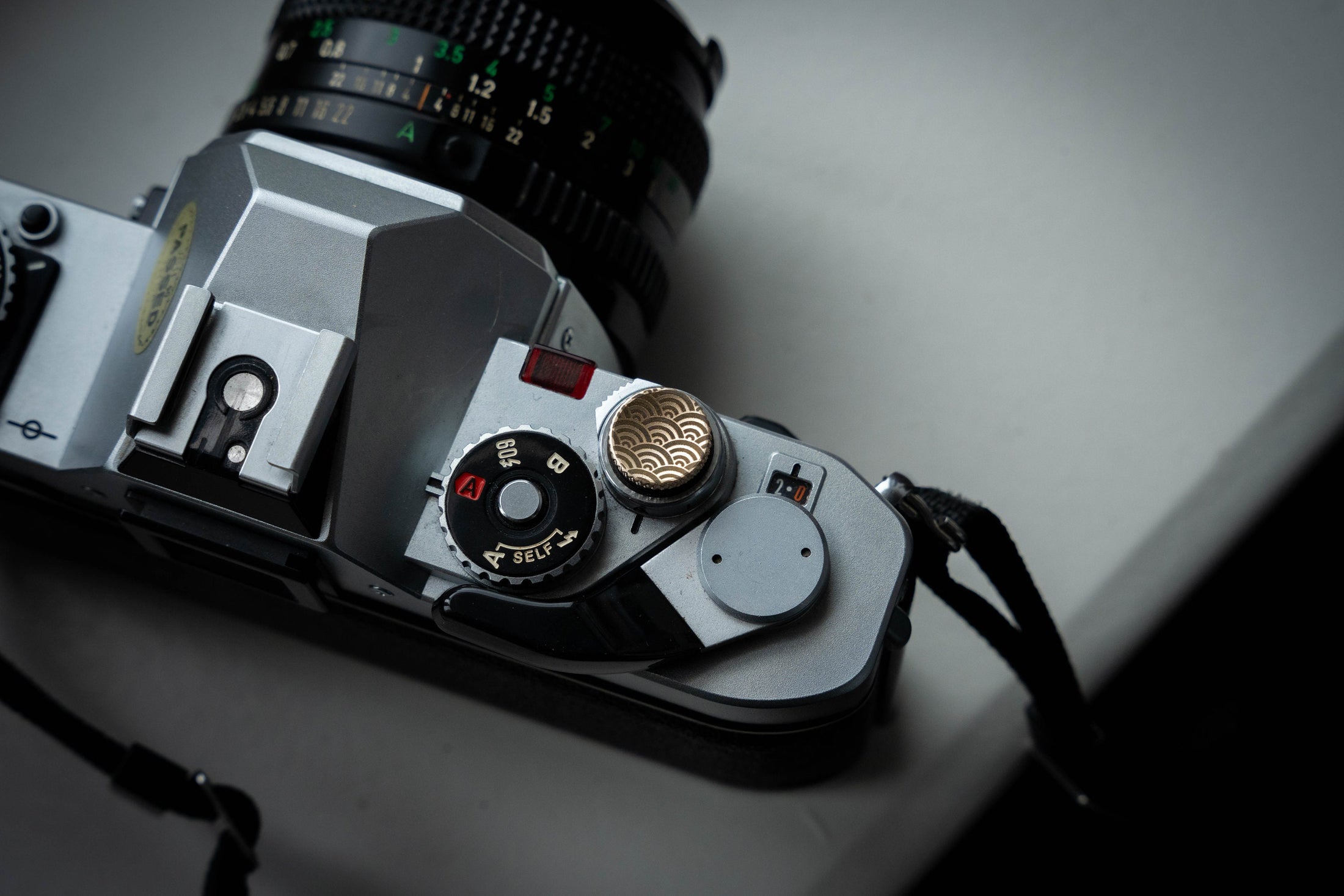 Handgemaakte Gegraveerde Ontspanknop – Vintage & Moderne Camera Accessoire