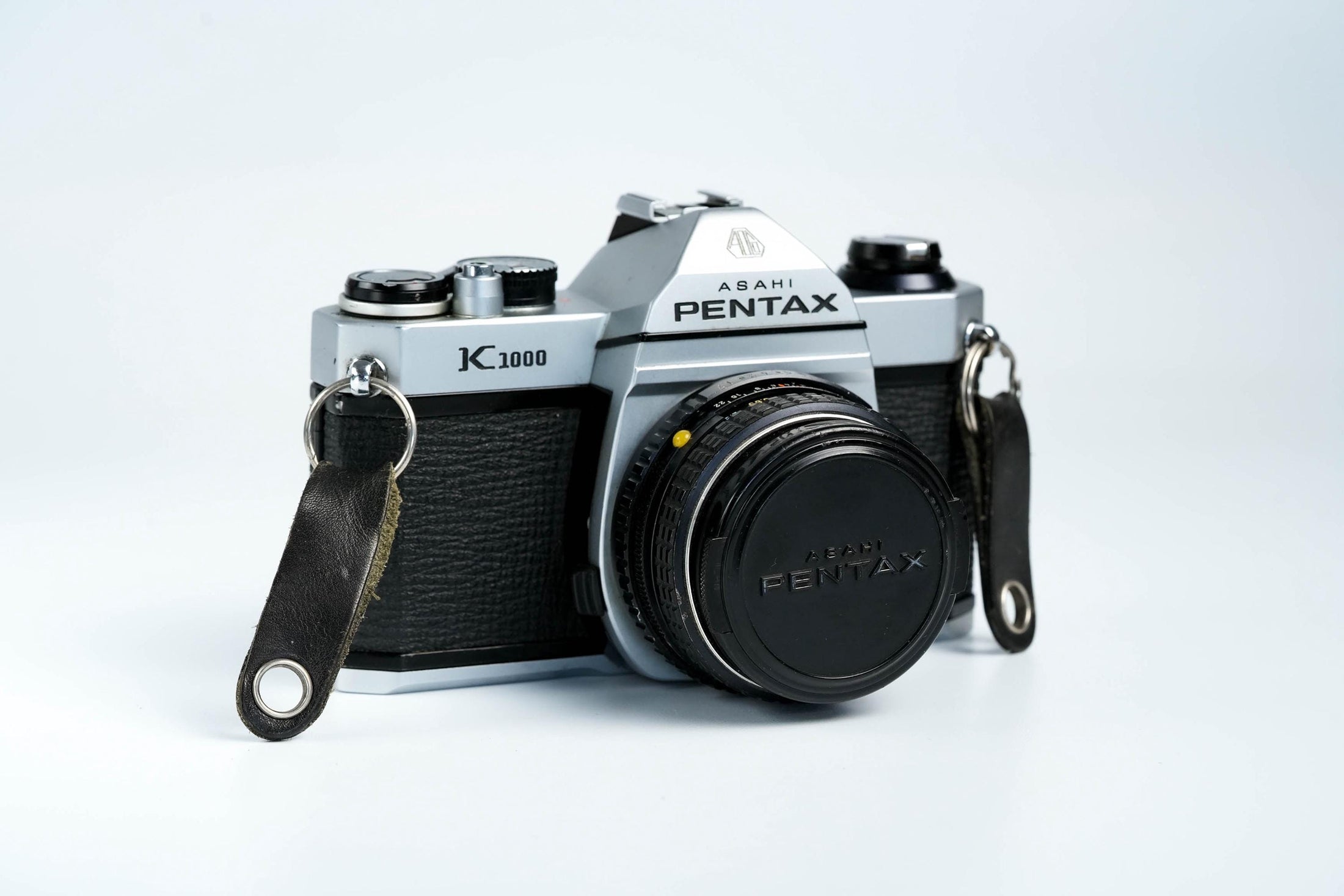 Pentax K1000 + SMC Pentax-M 50mm f/1.7 – Fully functional + free 35mm film