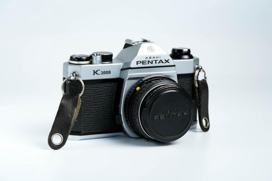 Pentax K1000 + SMC Pentax-M 50mm f/1.7 – Fully functional + free 35mm film