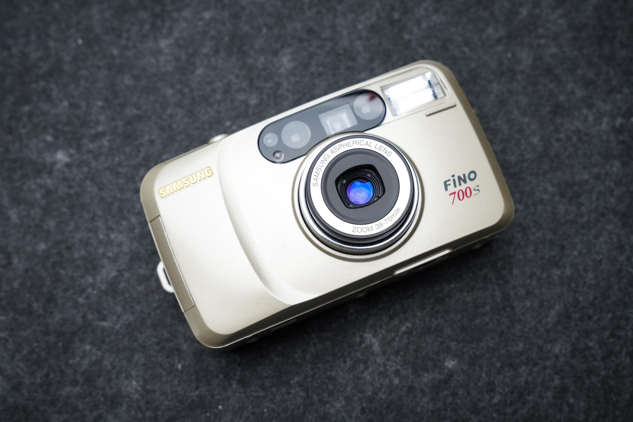 Samsung Fino 700S + gratis 35mm film – 35mm point-and-shoot camera – jaren 1990 – nieuw in doos, old stock