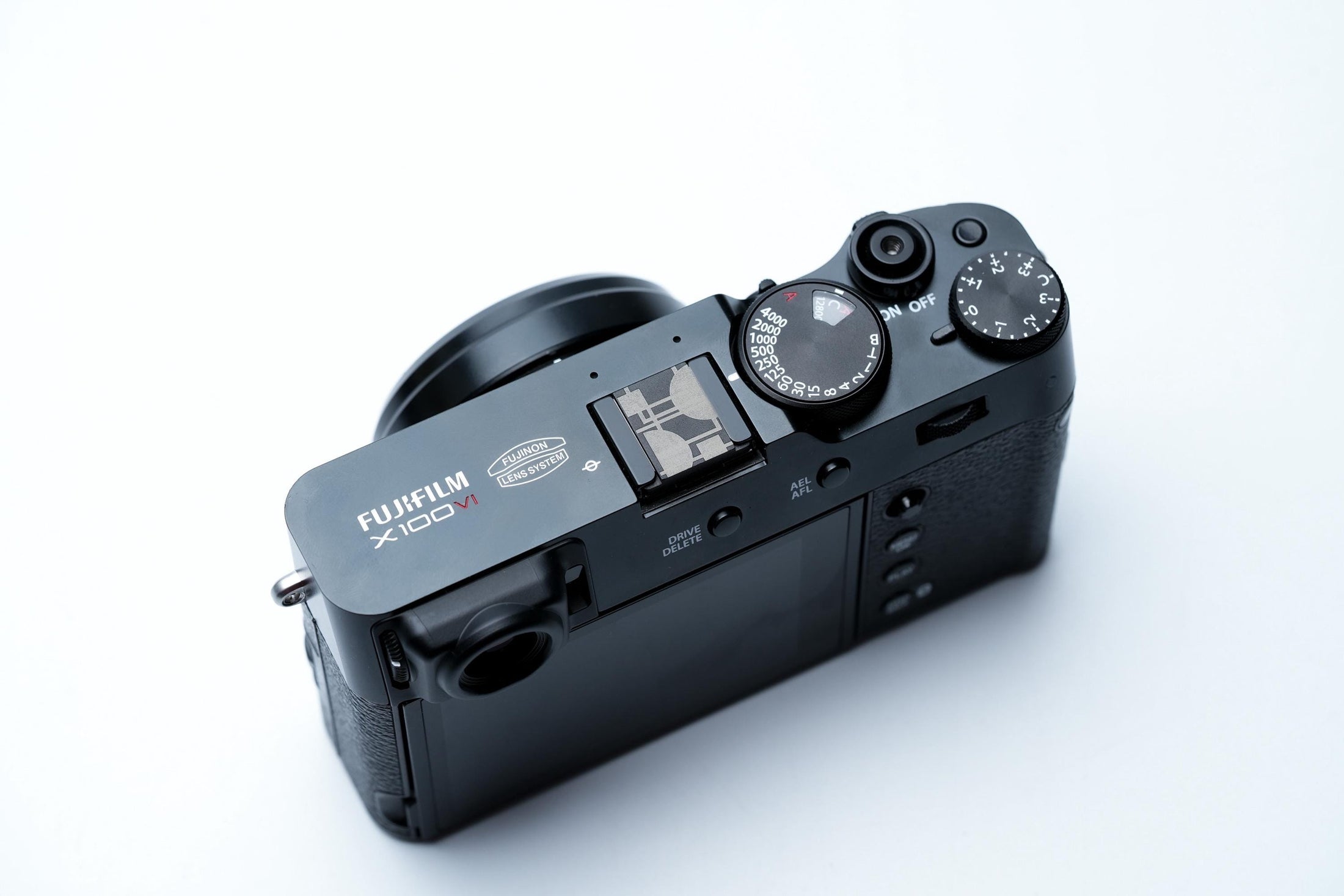 Bauhaus flitsschoendeksel – gelaserd aluminium – zwart gecoat – abstract blokkenpatroon