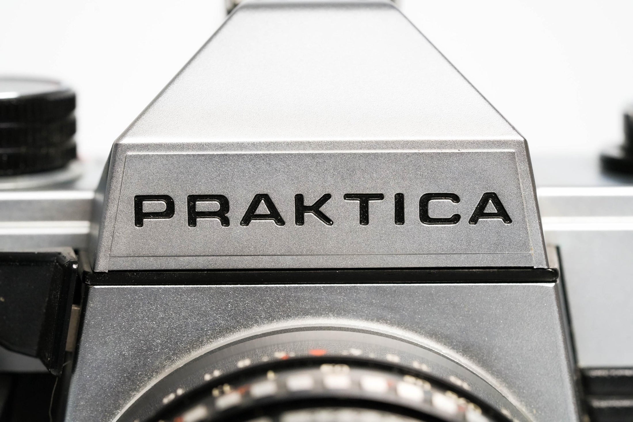 'Praktica MTL 5 + Domiplan 50mm f/2.8 + free 35mm film – Reliable vintage SLR'