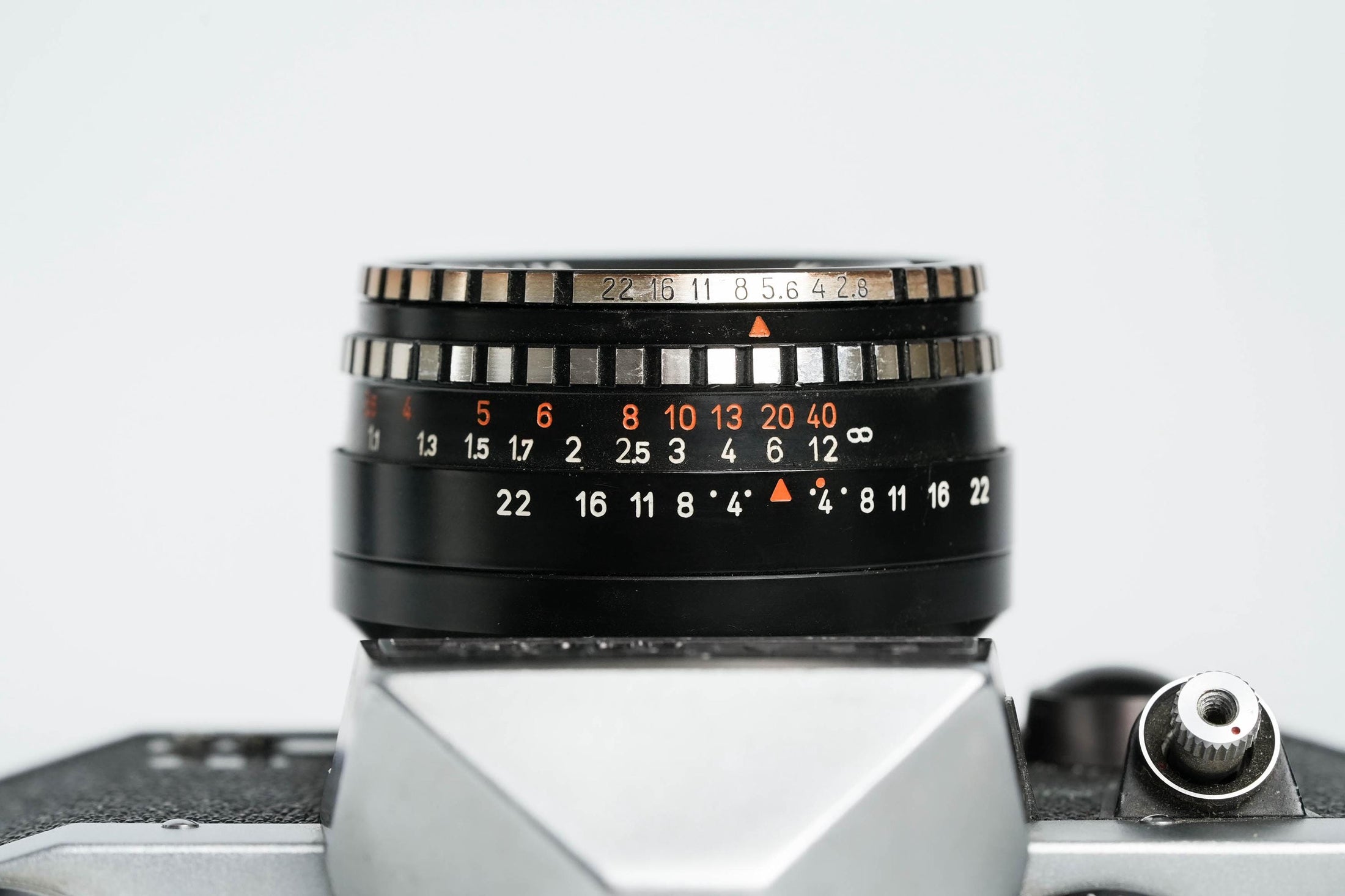 Praktica Super TL + Meyer-Optik Görlitz Domiplan 50mm f/2.8 + free 35mm film – Vintage SLR