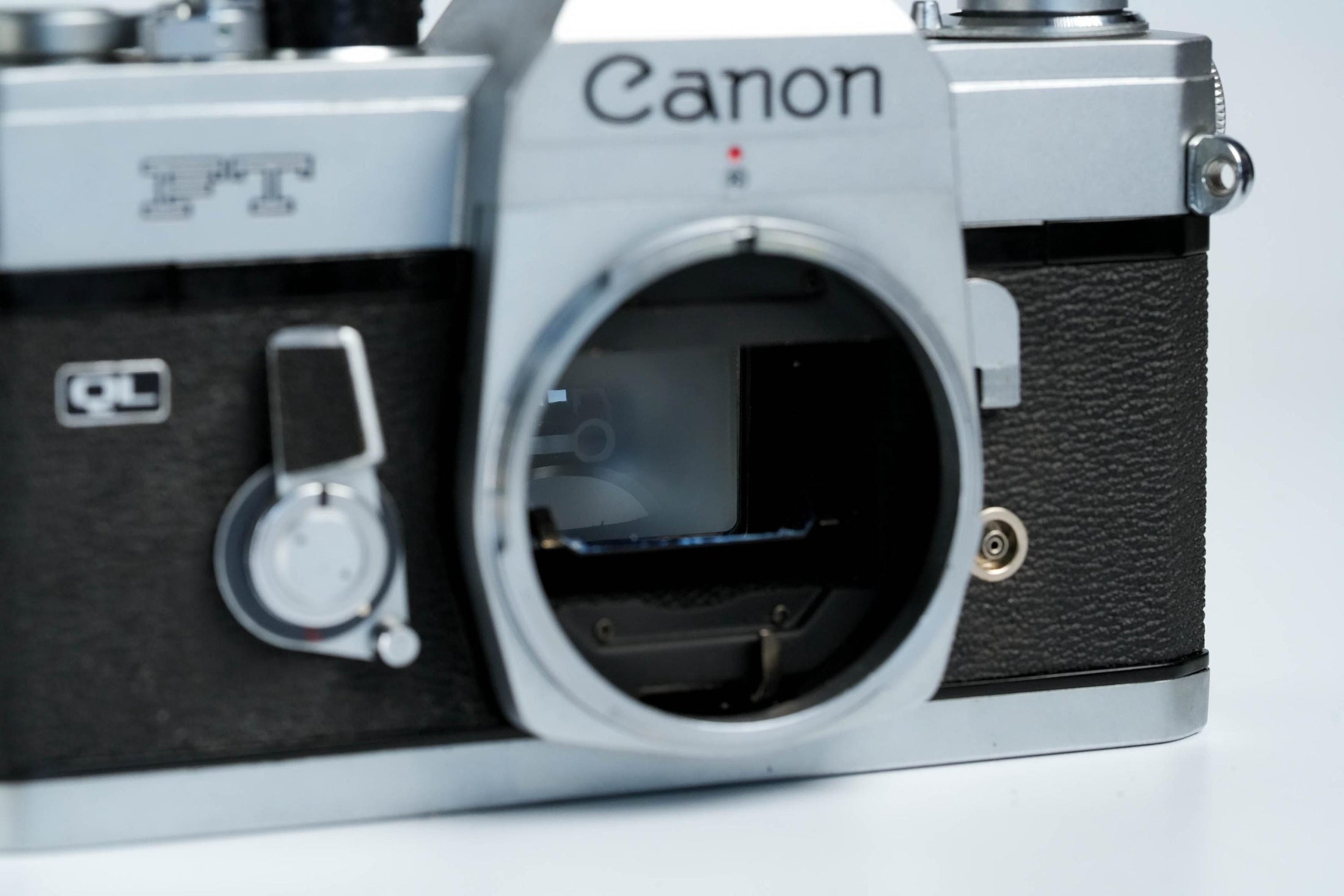 Canon FT QL + Tokina RMC 28mm f/2.8 – Fully functional + free 35mm film
