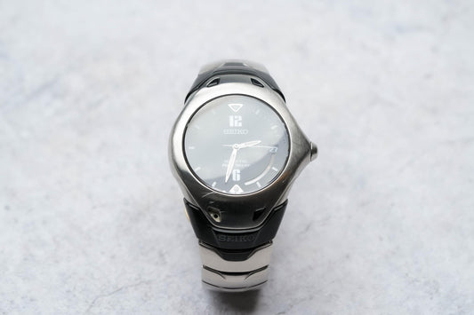 Seiko 5J22-0A70 – Innovative Kinetic Auto Relay Watch with Futuristic Design