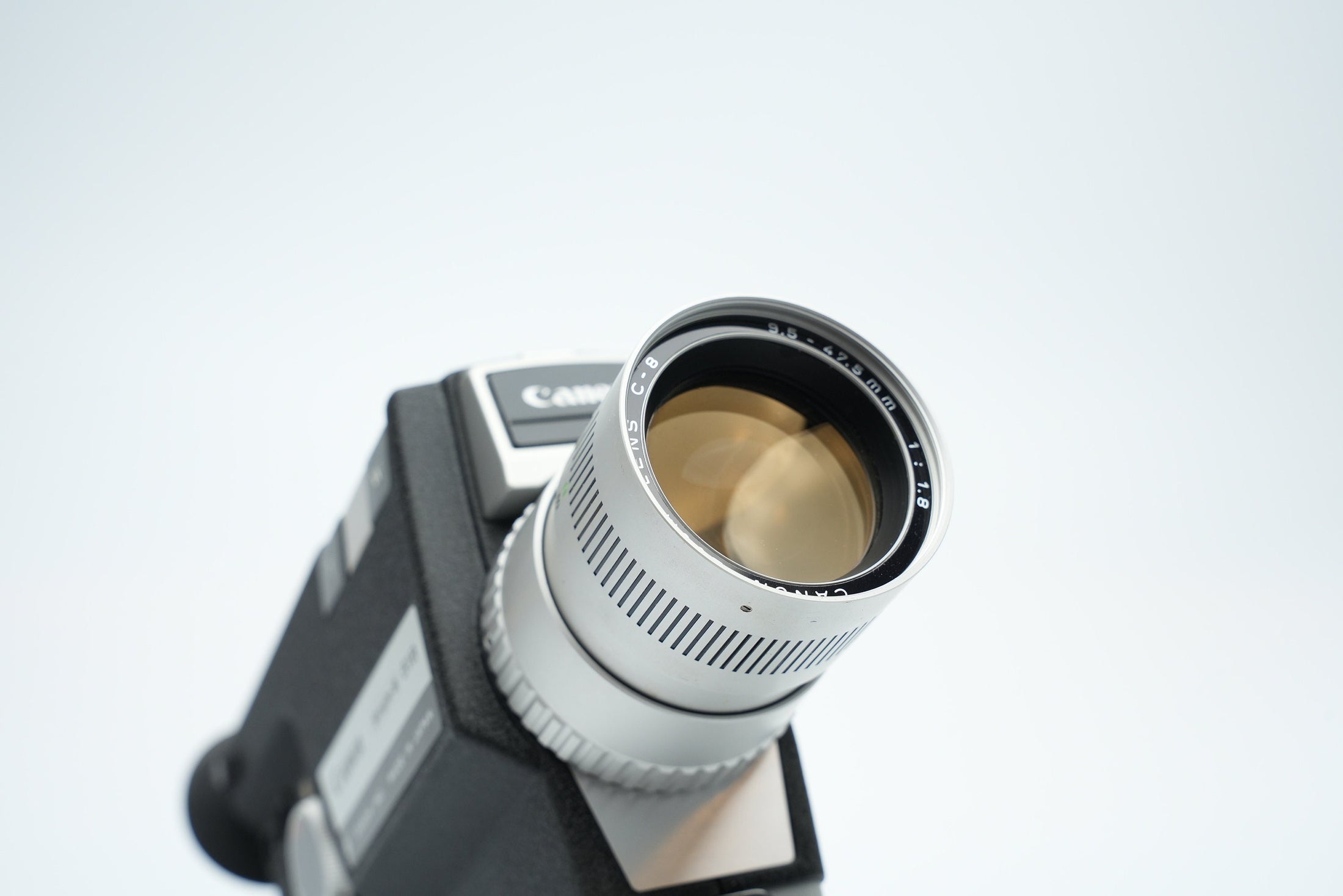 Canon Single 8 518 Vintage Film Camera - Rare Japanese Design from the 60s for Authentic Film Recordings